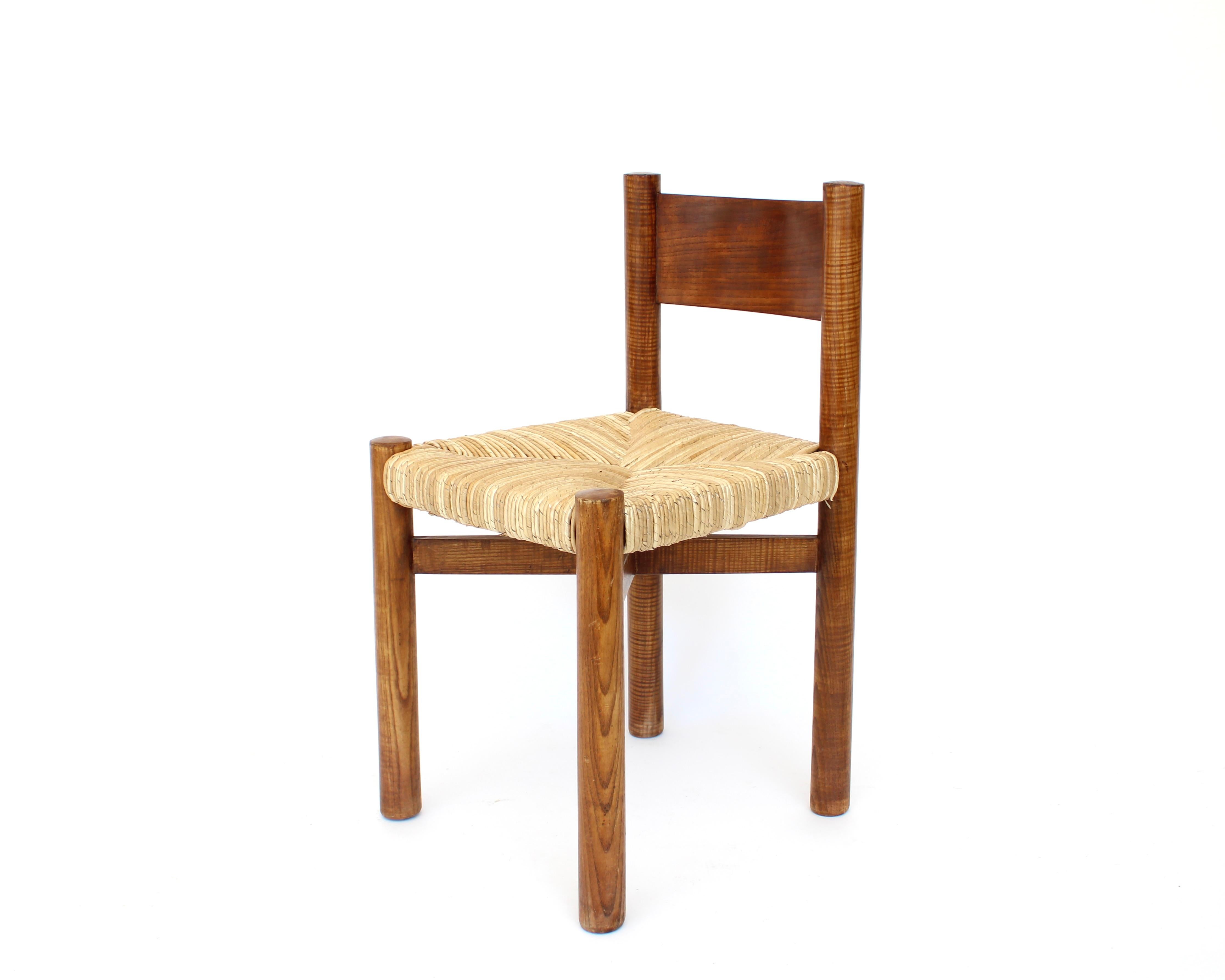 Charlotte Perriand Dos sillas de comedor Meribel de roble y junco Les Arcs en venta 1