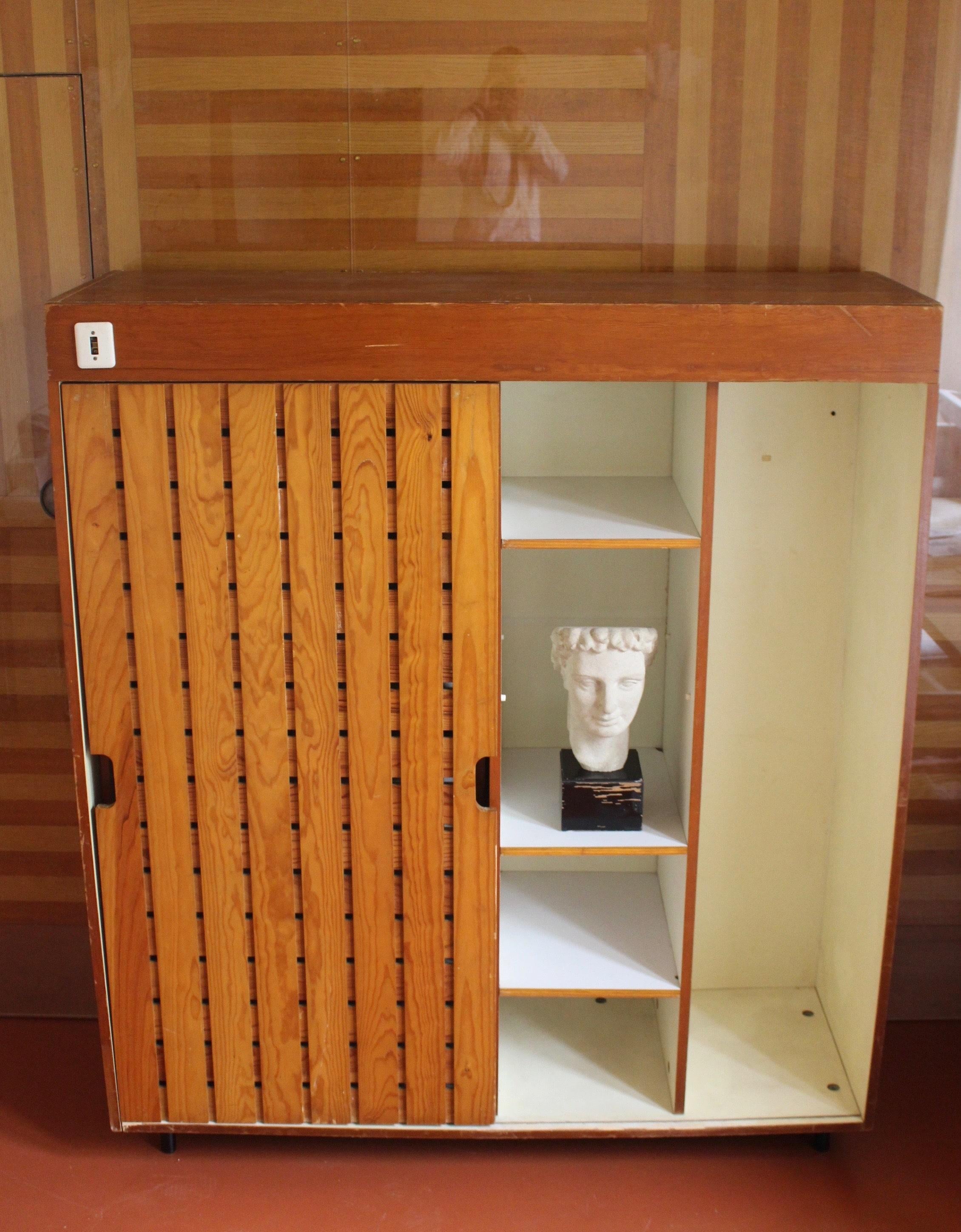 Armario de Charlotte Perriand de la estación de esquí de Les Arcs, hacia 1968 en venta 3