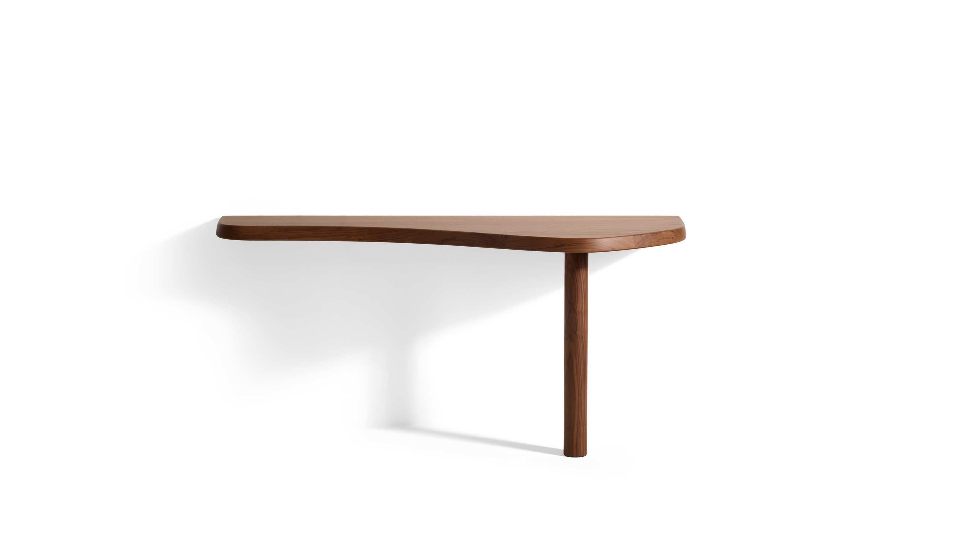 Ein funktionelles und zugleich architektonisches Objekt im Stil von Charlotte Perriand. Eine Design-Konsole, die in verschiedenen Bereichen der Wohnung eingesetzt werden kann: im Eingangsbereich und im Flur als Ablagefläche, im Schlafzimmer als