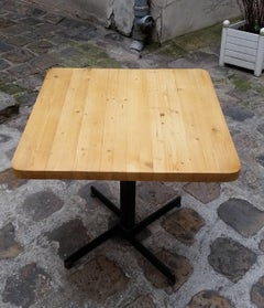 Table carrée de Charlotte Perriand, Les Arcs, vers 1960