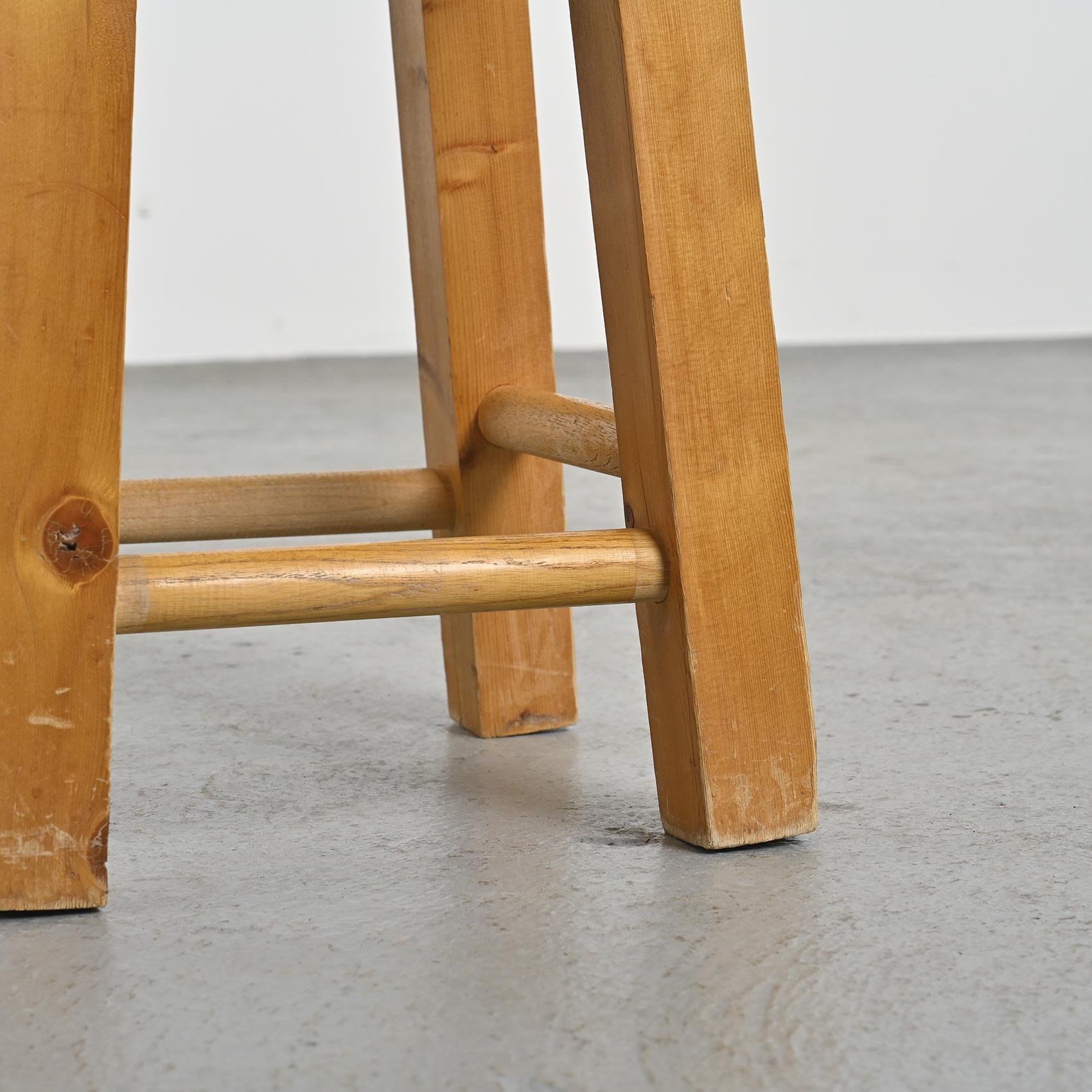 Charlotte Perriand's Stool from La Pierra Menta Residence, 1979 État moyen - En vente à VILLEURBANNE, FR