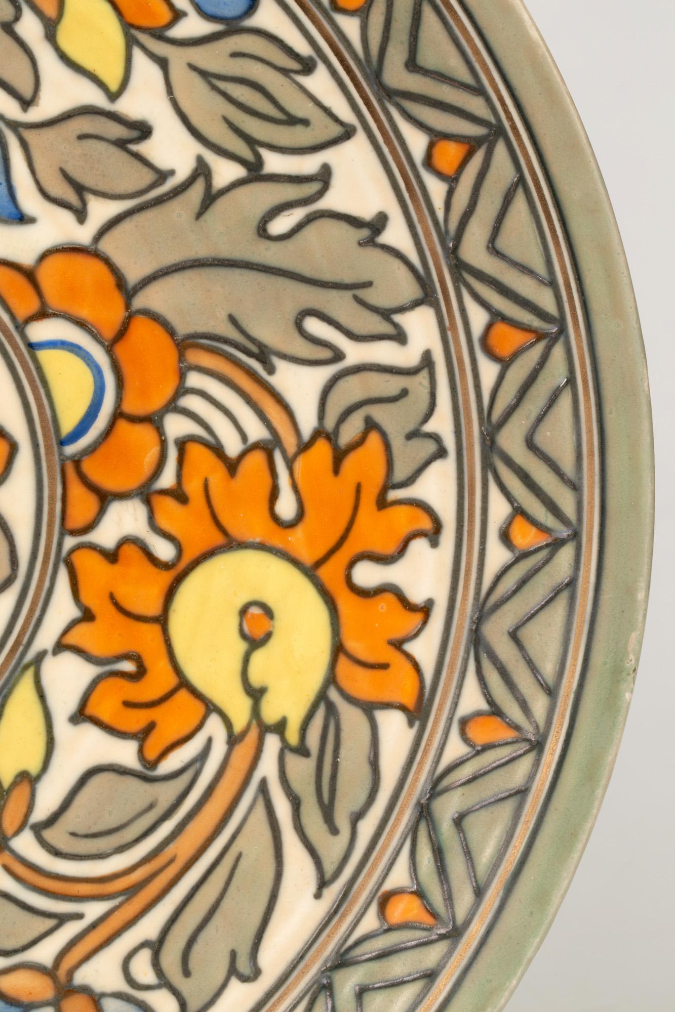 Assiette de présentation en poterie d'art Tubelined Art Déco Crown Ducal Floral de Charlotte Rhead en vente 3