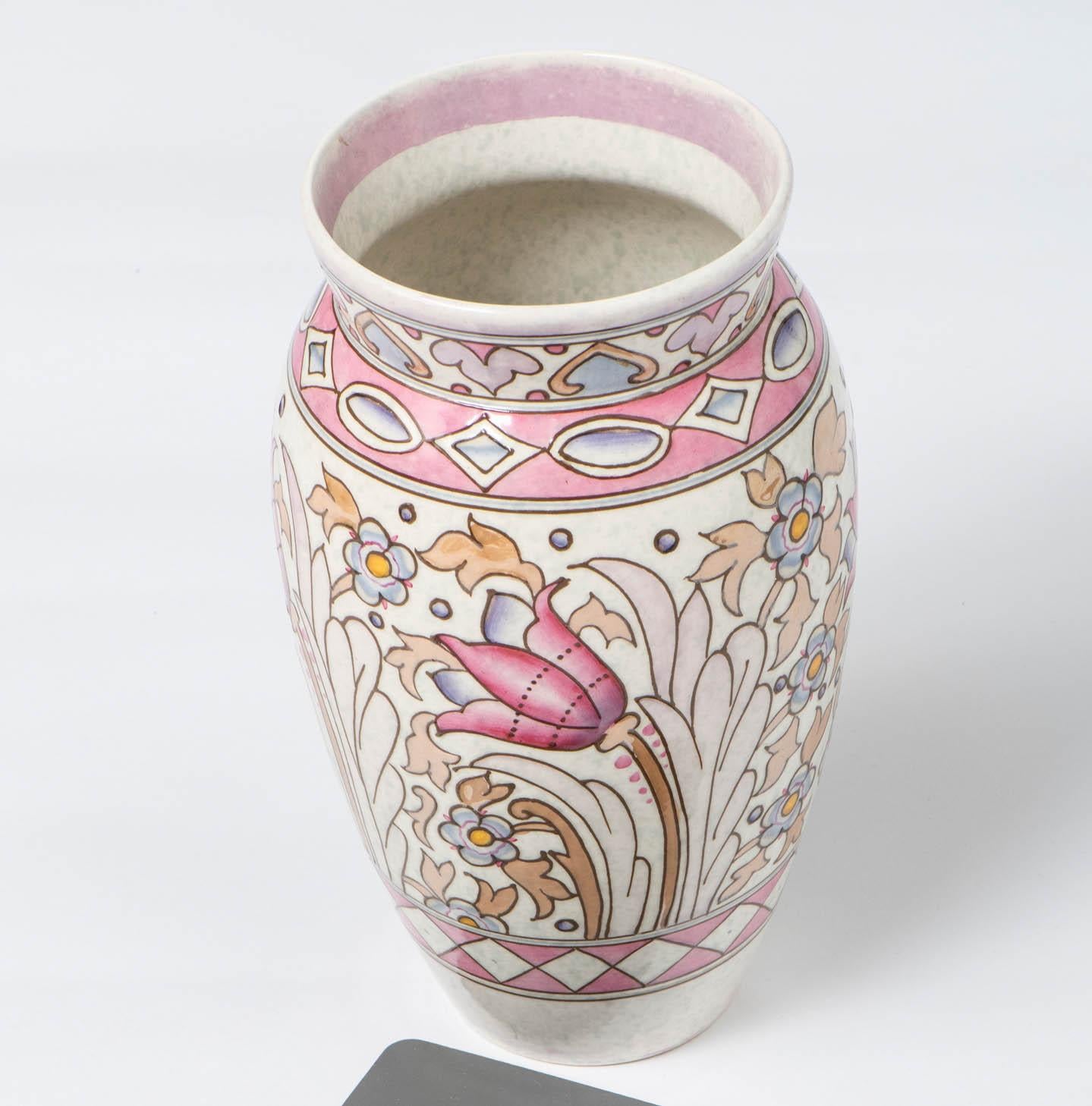 A large Charlotte Rhead pottery vase.
Decorated with tulips and various flowers in a palette of pink and blues.
Printed marks.
England,
circa 1920.
Measures: 32 cm height x 17 cm diameter.
 