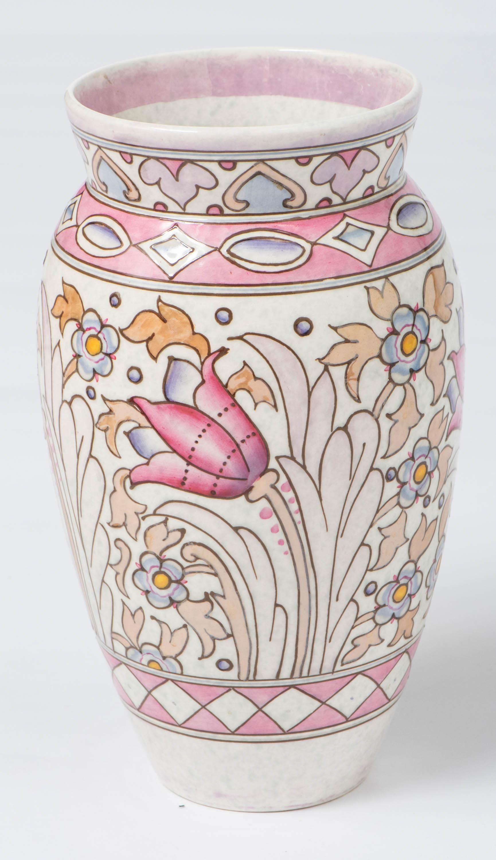 Charlotte Rhead Pottery Vase with Flowers, England, circa 1920 (Arts and Crafts) im Angebot