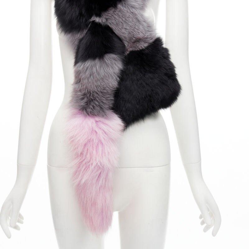 CHARLOTTE SIMONE 100% Pelz Schwarz Rosa gestreifter Schwanz Seide gefüttert Schlaufe durch Schal
Referenz: LNKO/A02079
Marke: Charlotte Simone
MATERIAL: Pelz
Farbe: Schwarz, Multicolour
Muster: Solide
Auskleidung:  Seide
Hergestellt in: