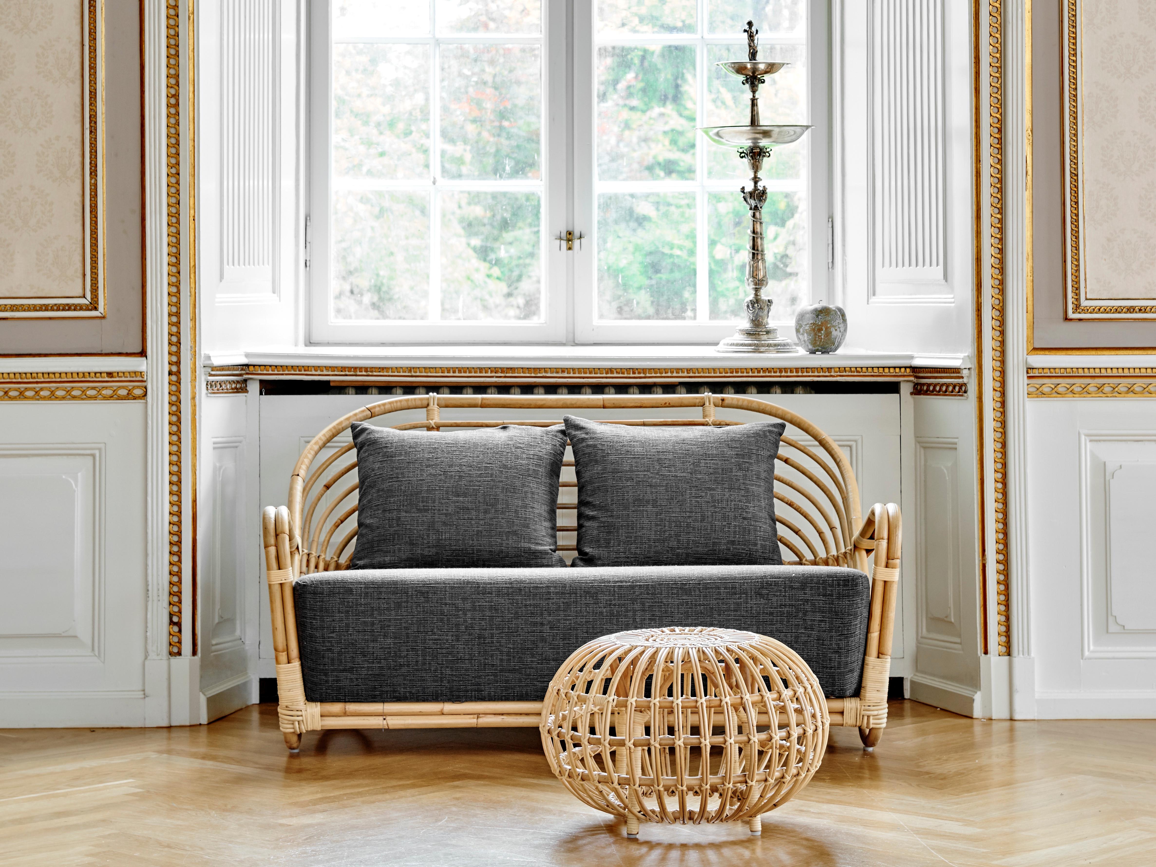 Canapé de salon Charlottenborg, 2 places, par Arne Jacobsen, nouvelle édition en vente 1