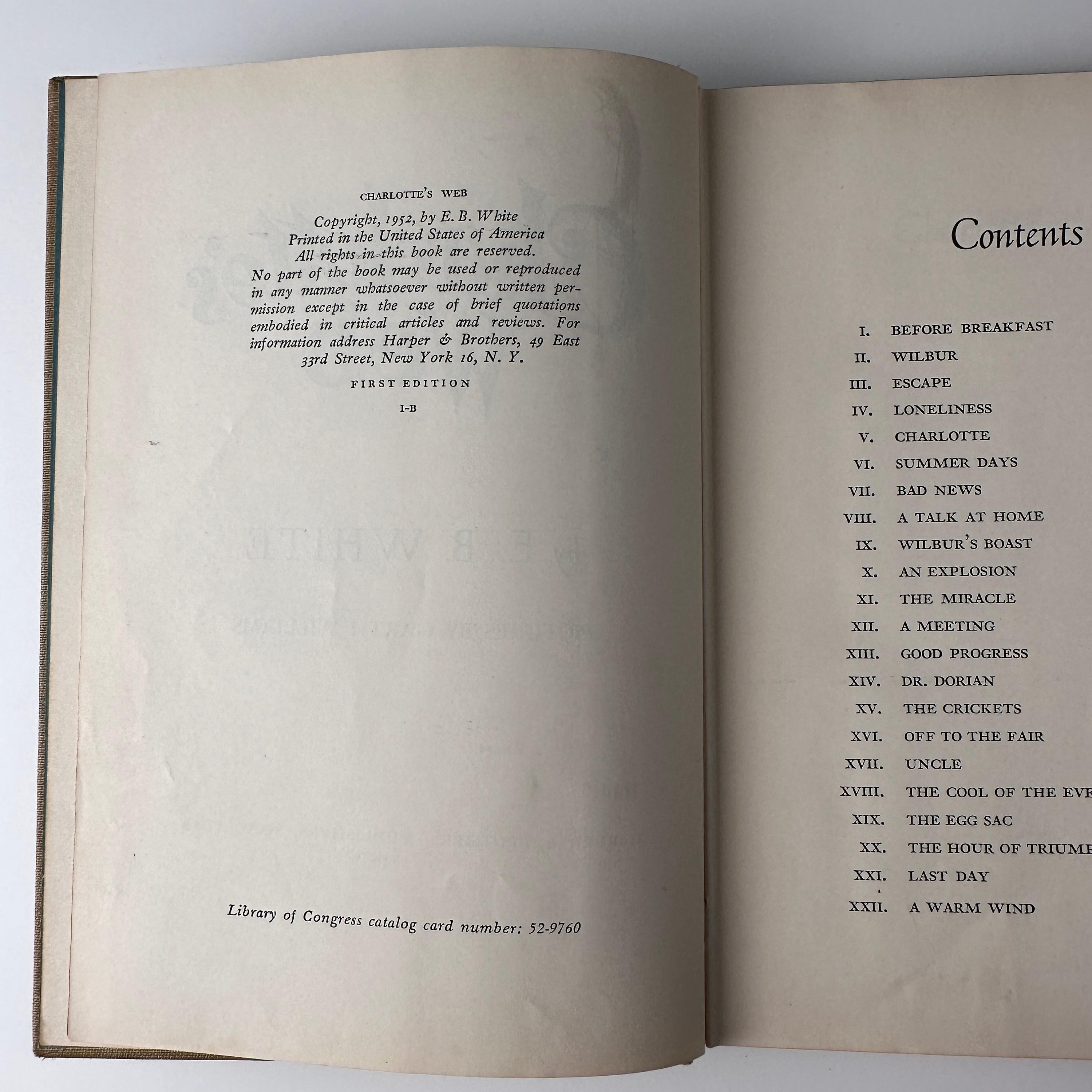 Le Web de Charlotte par E. B. White Première édition, première impression, 1952 Bon état - En vente à Southbury, CT