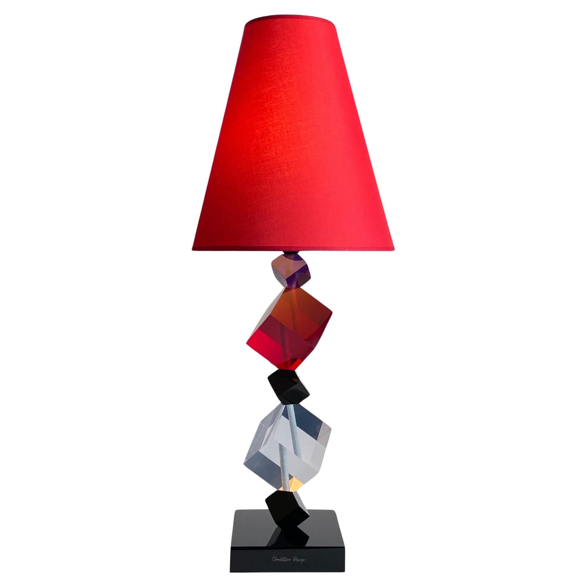 Charlottina Design/One est une lampe de table élégante et polyvalente 100% italienne. 