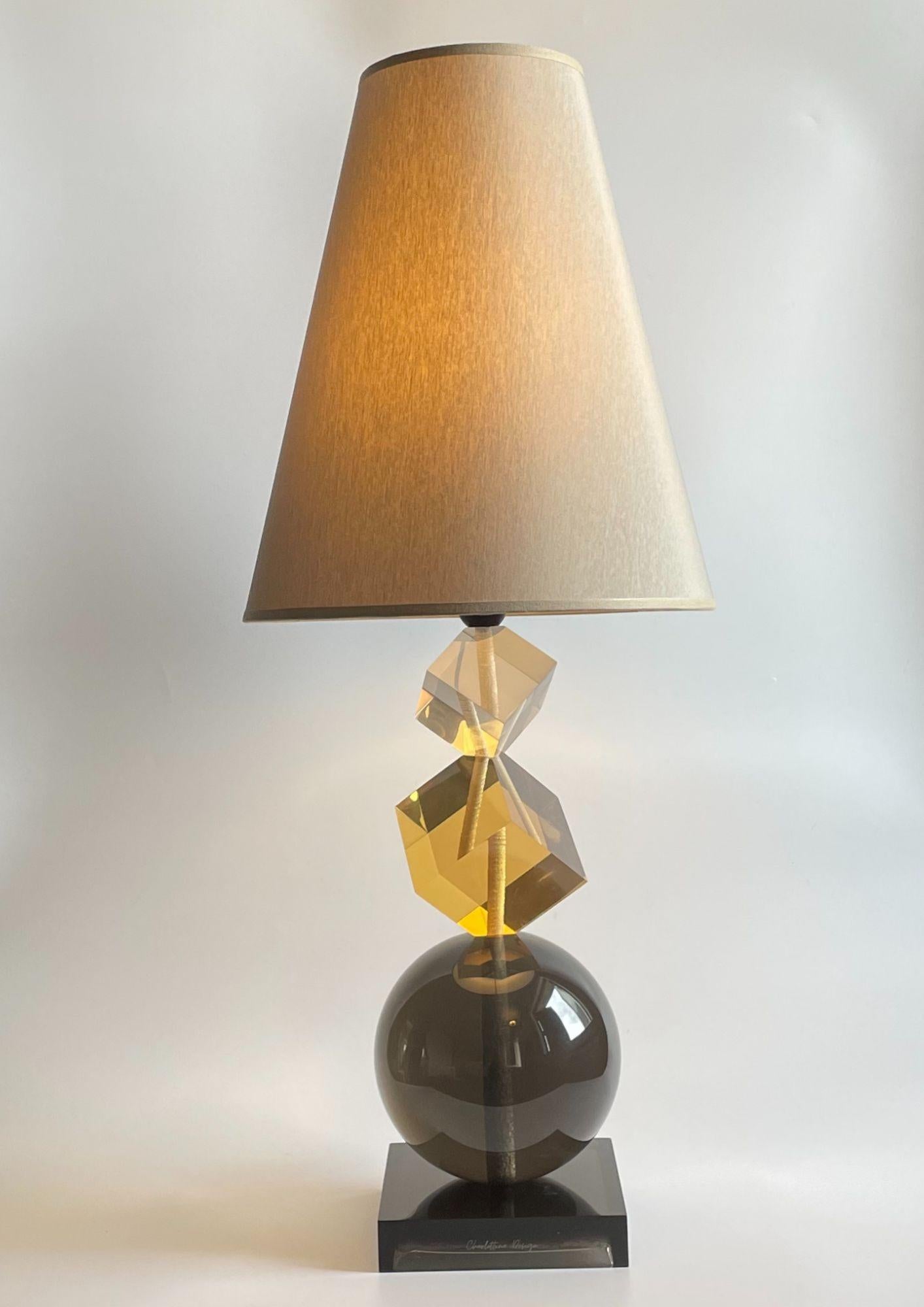 Hand-Crafted Charlottina Design è una lampada da tavolo elegante, design 100% italiana For Sale