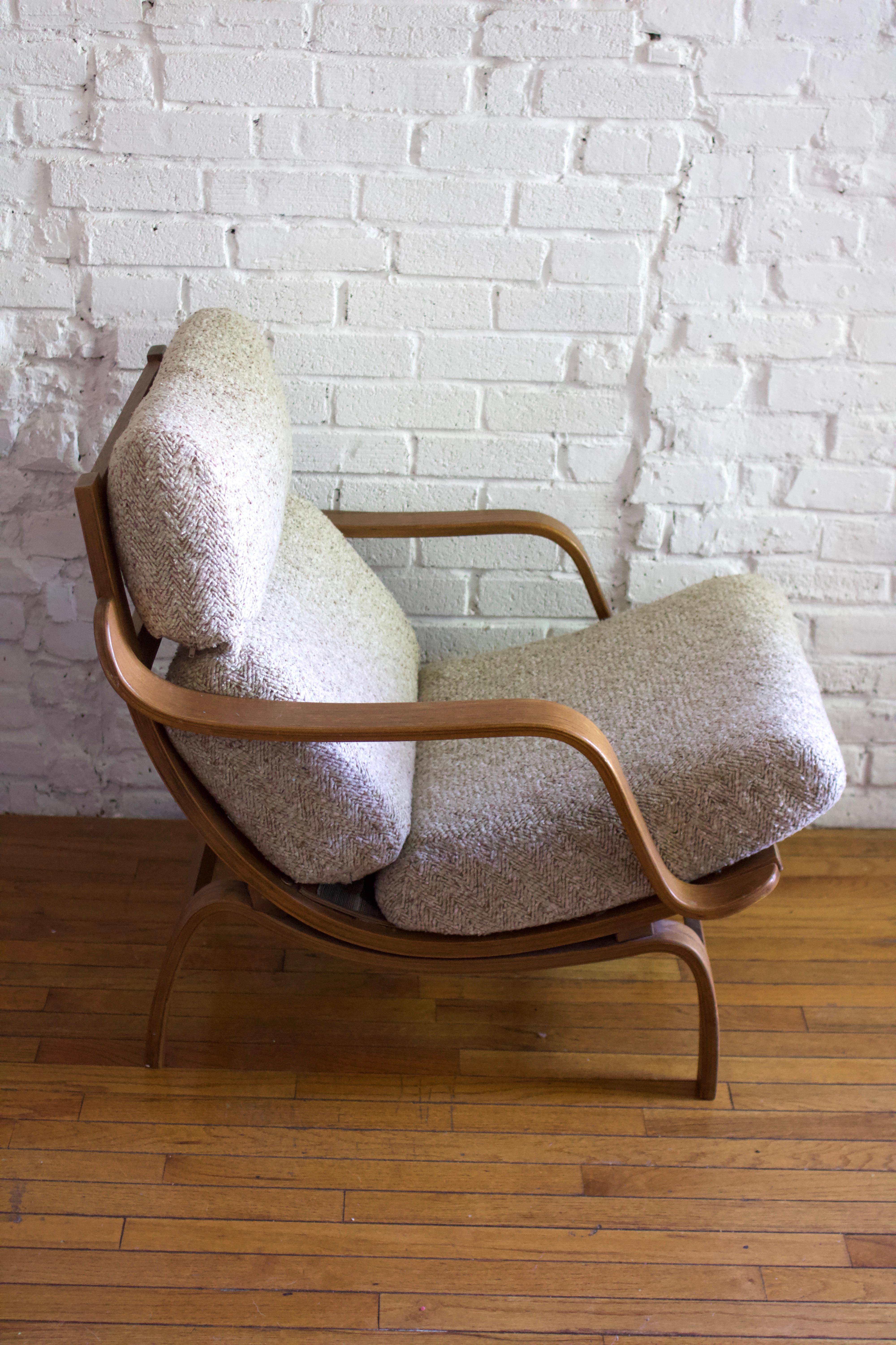Charlton Bentwood Mid-Century Modern Lounge Chair And Ottoman In Good Condition In Brooklyn, NY