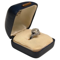 Anillo Charlton de diamantes talla europea antigua (aprox. 2,10 quilates) y ónice, platino