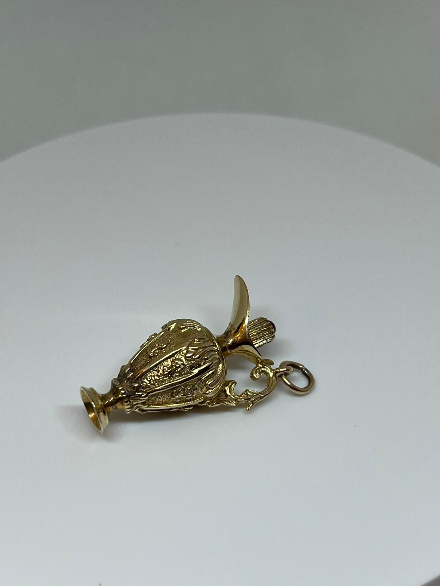 Vintage 18 kt Gold Parfüm Amphore Charme. (Cabochon) im Angebot