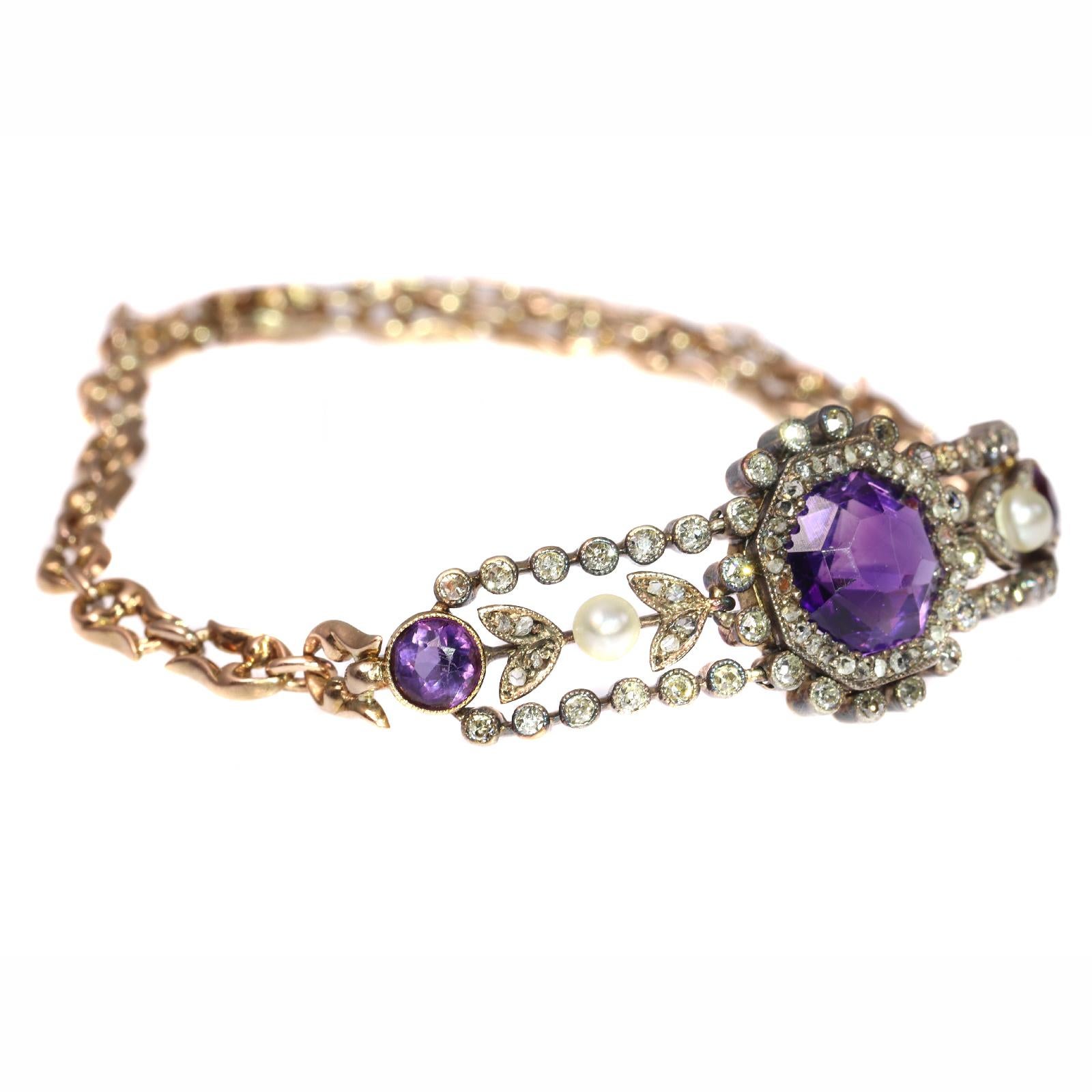 Charm Antique Gold Bracelet with Amethyst Diamonds and Pearls, 1860s In Excellent Condition For Sale In Antwerp, BE
