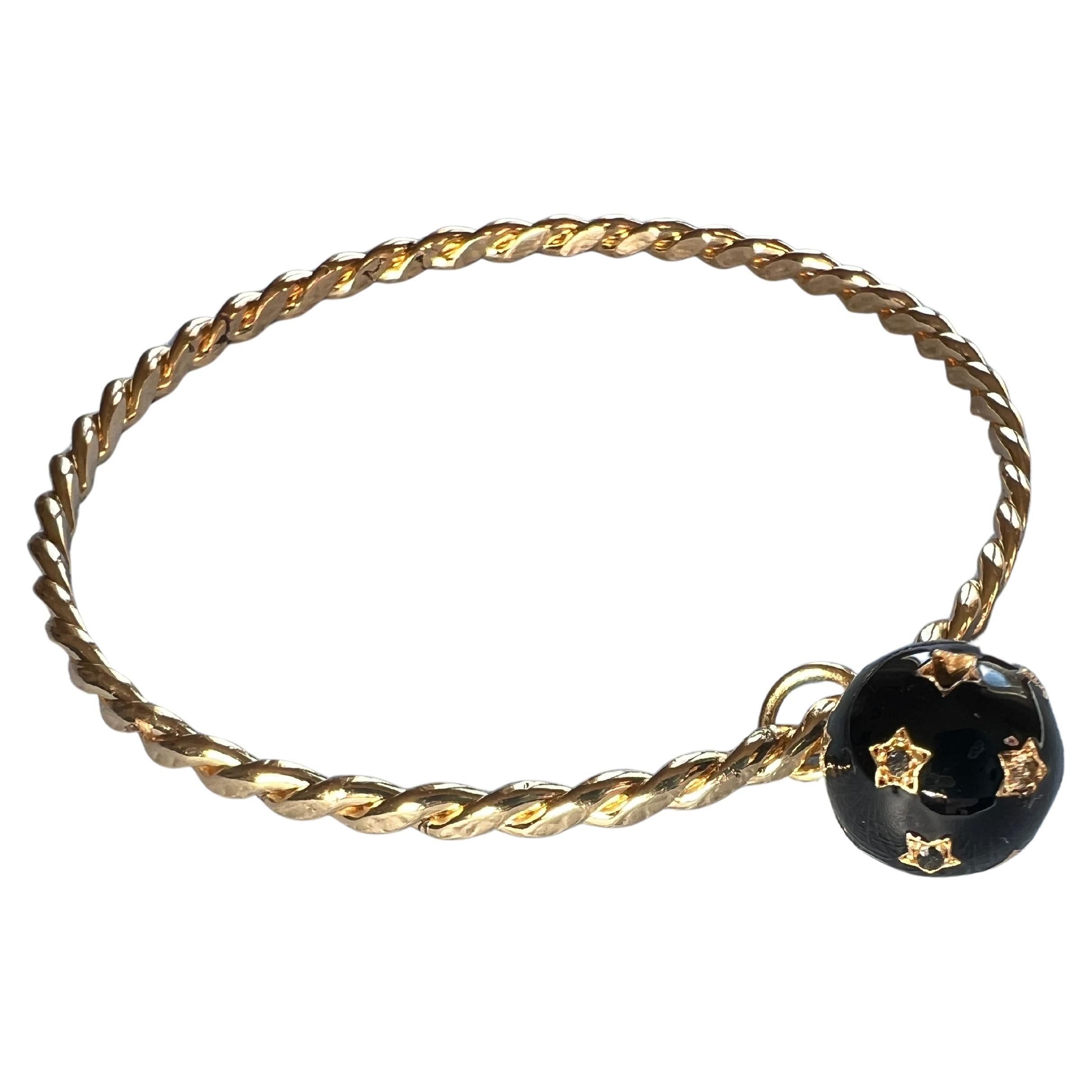 Charm Bangle Bracelet en émail noir recouvert de diamants Neuf - En vente à Los Angeles, CA