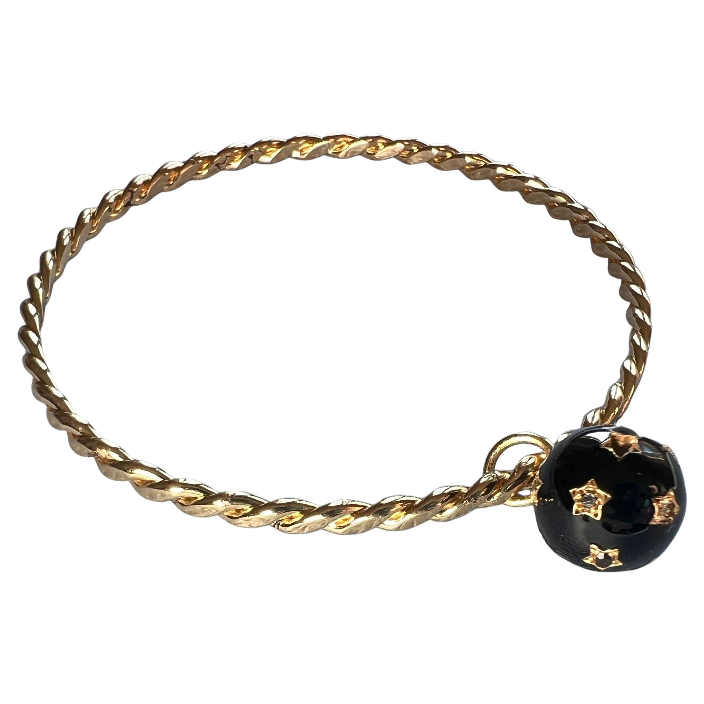 Charm Bangle Bracelet en émail noir recouvert de diamants Pour femmes en vente