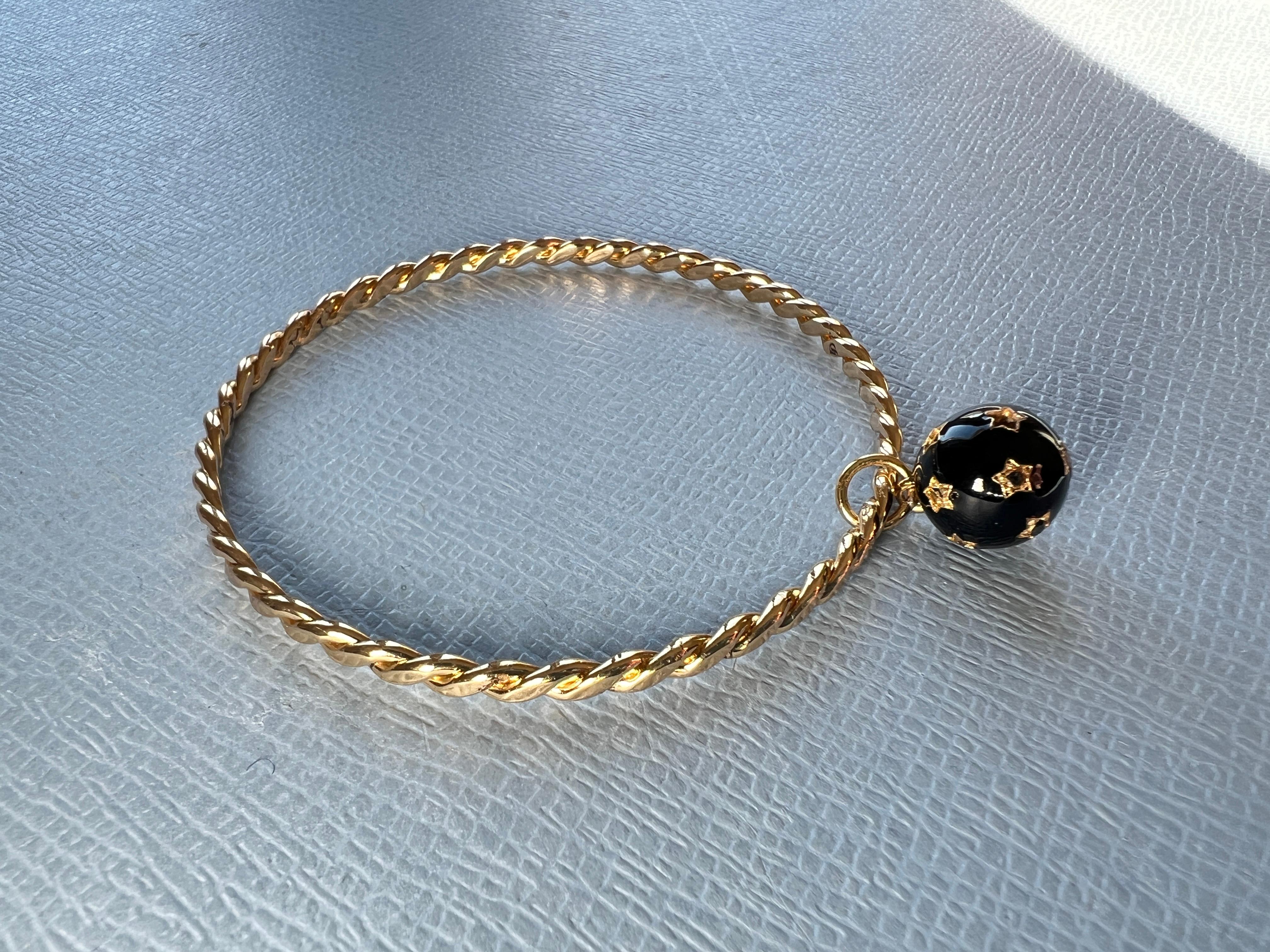 Charm Bangle Bracelet en émail noir recouvert de diamants en vente 2