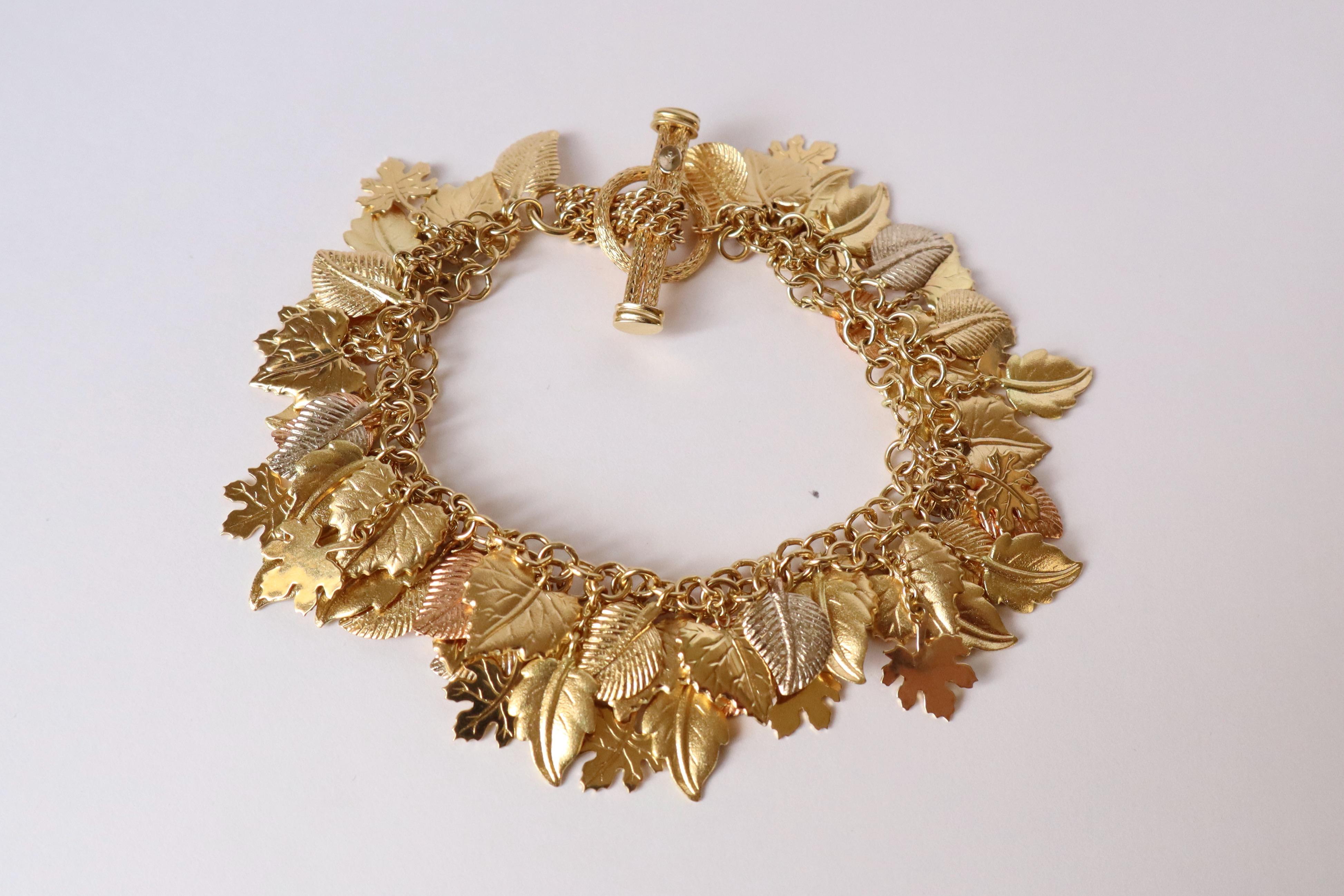 Charm-Armband aus 18 Karat in 3 Gold mit Blättern-Muster im Zustand „Gut“ im Angebot in Paris, FR