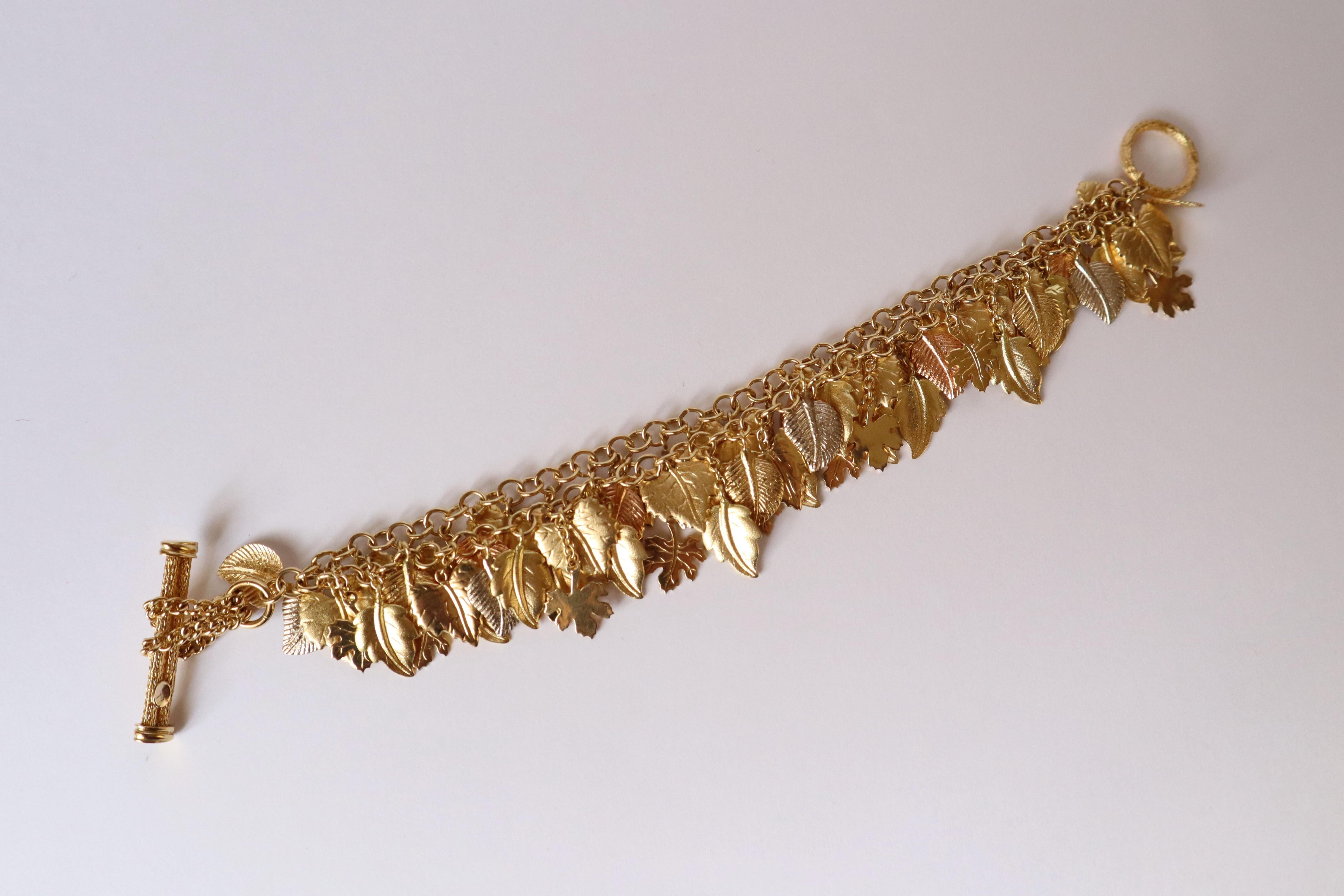 Charm-Armband aus 18 Karat in 3 Gold mit Blättern-Muster Damen im Angebot