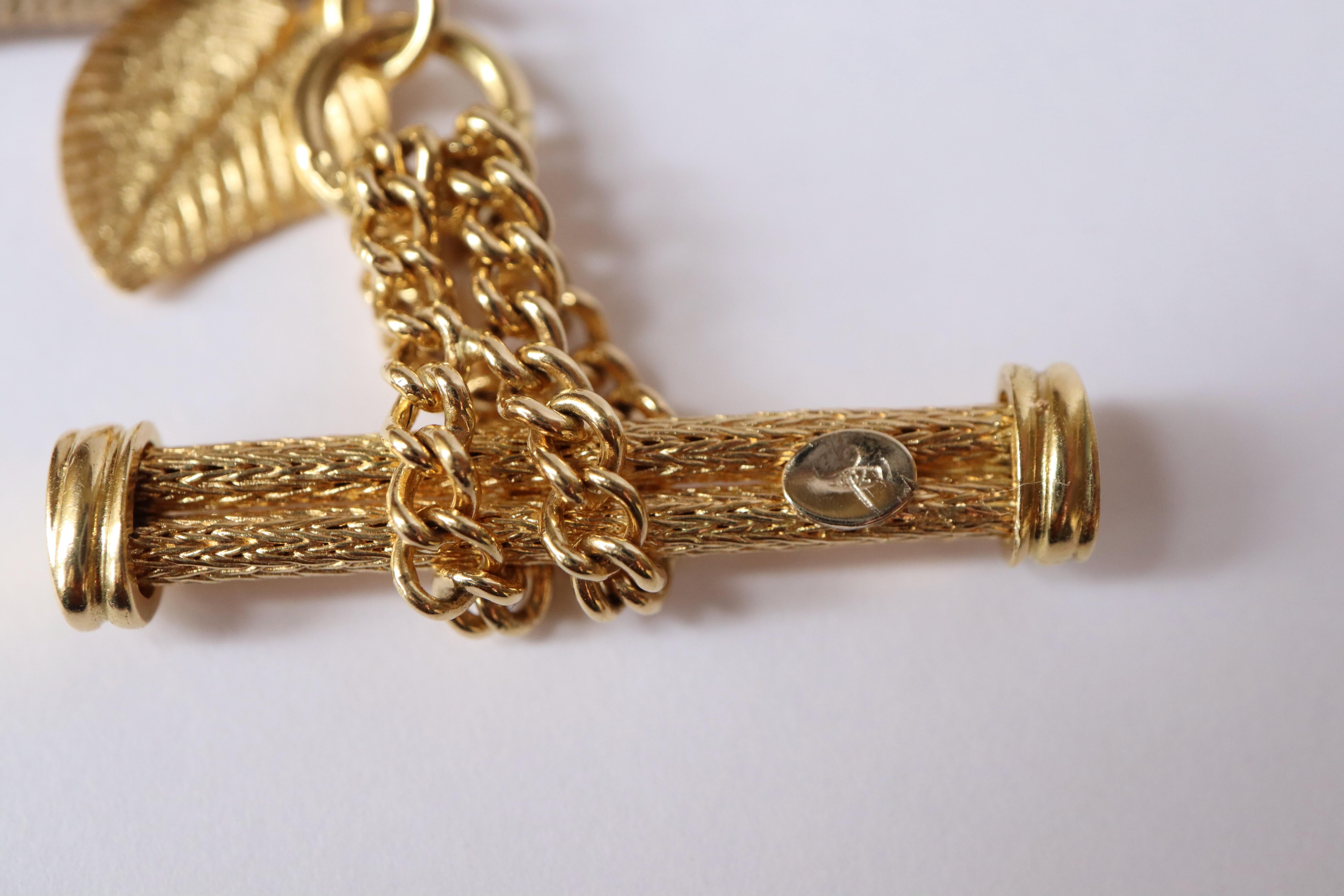 Charm Bracelet in 18 Karat in 3 Golds Leaves Pattern For Sale 2