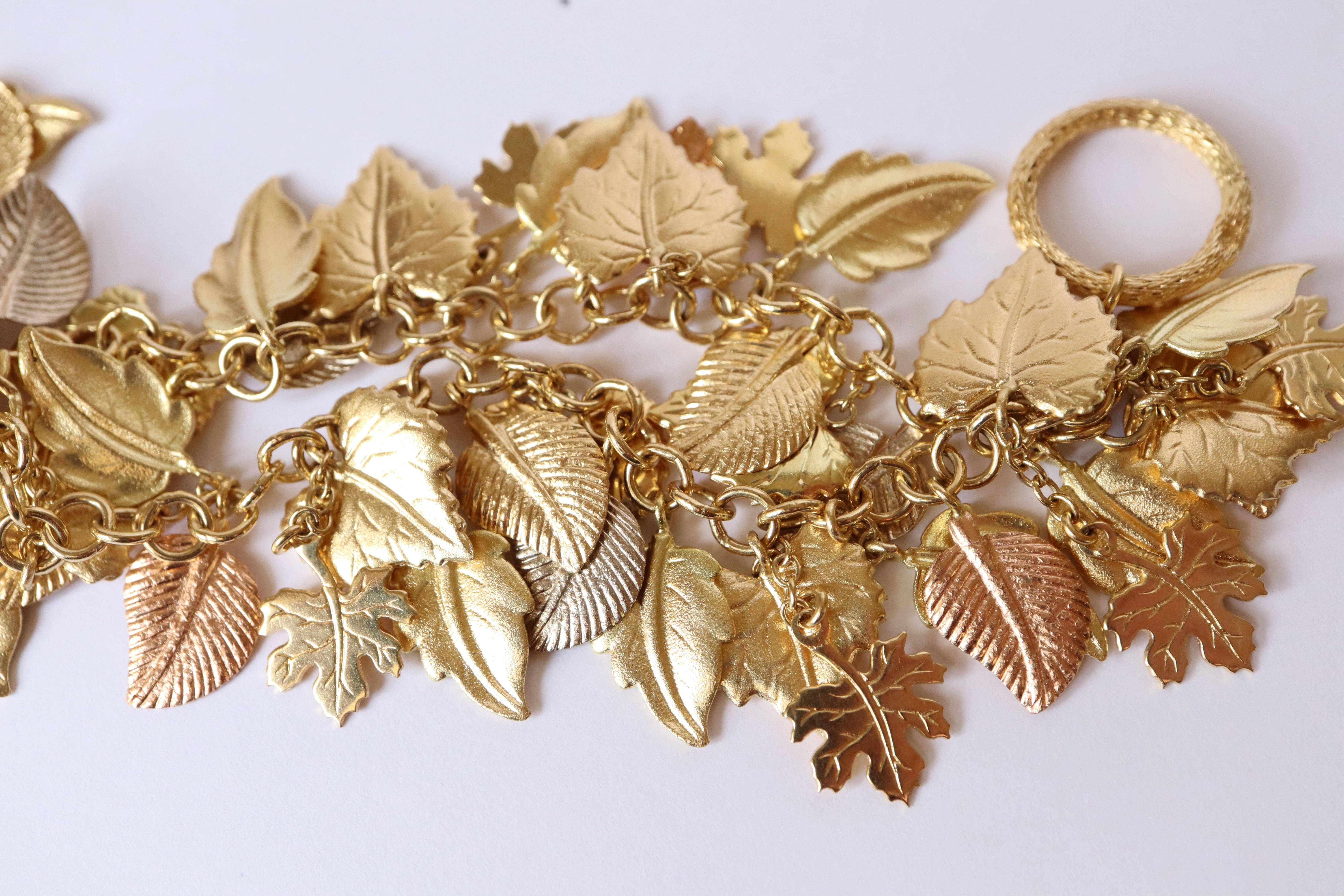 Charm Bracelet in 18 Karat in 3 Golds Leaves Pattern For Sale 3