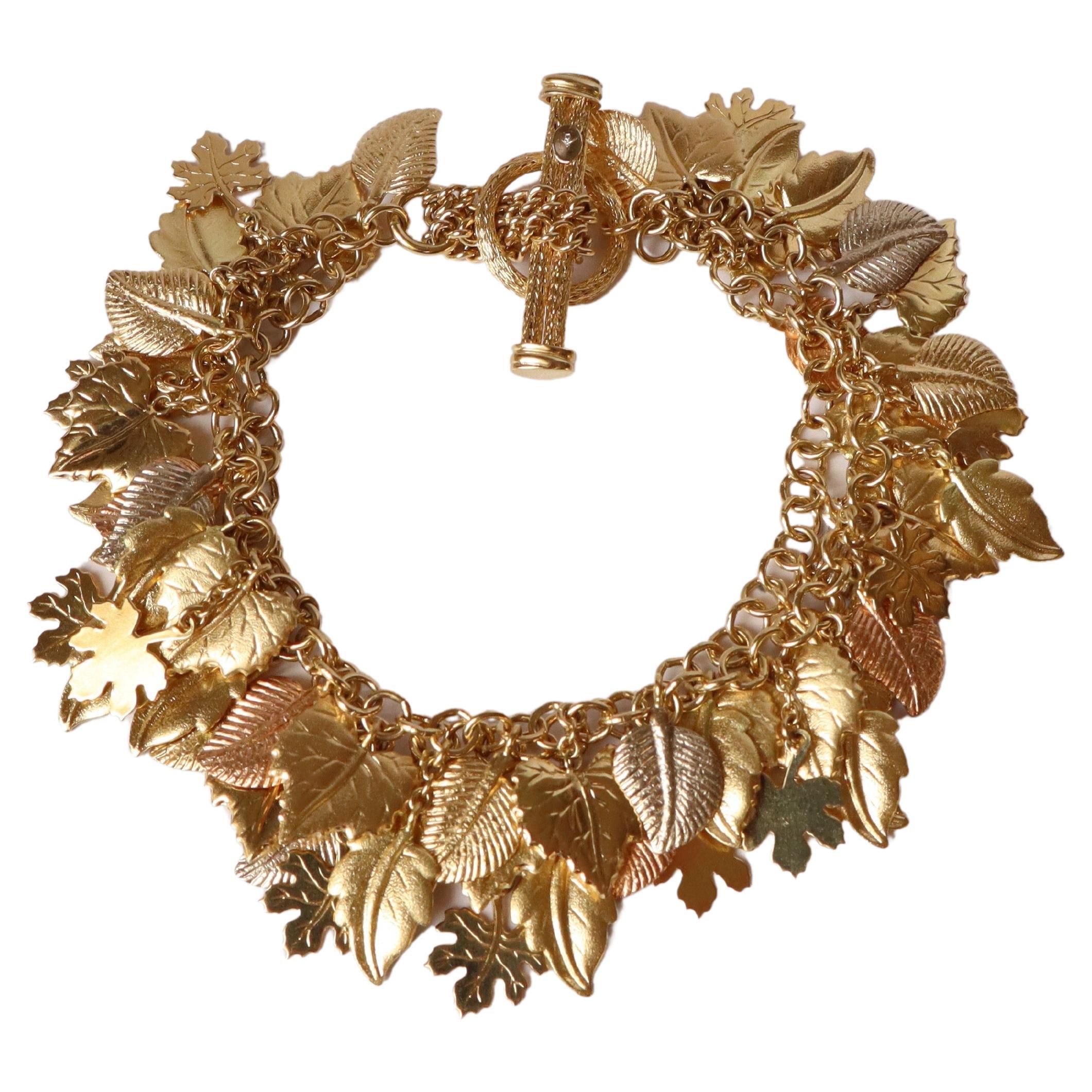 Charm-Armband aus 18 Karat in 3 Gold mit Blättern-Muster im Angebot