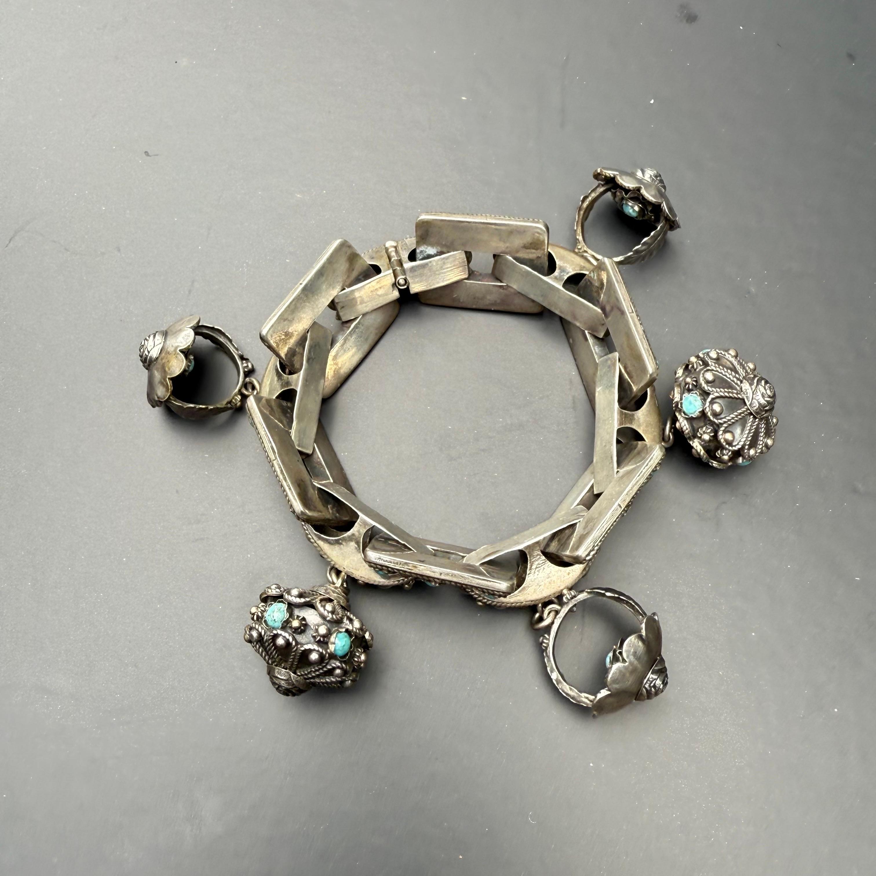 Charme  Bracelet néo- victorien du milieu du siècle dernier, Italie en vente 7