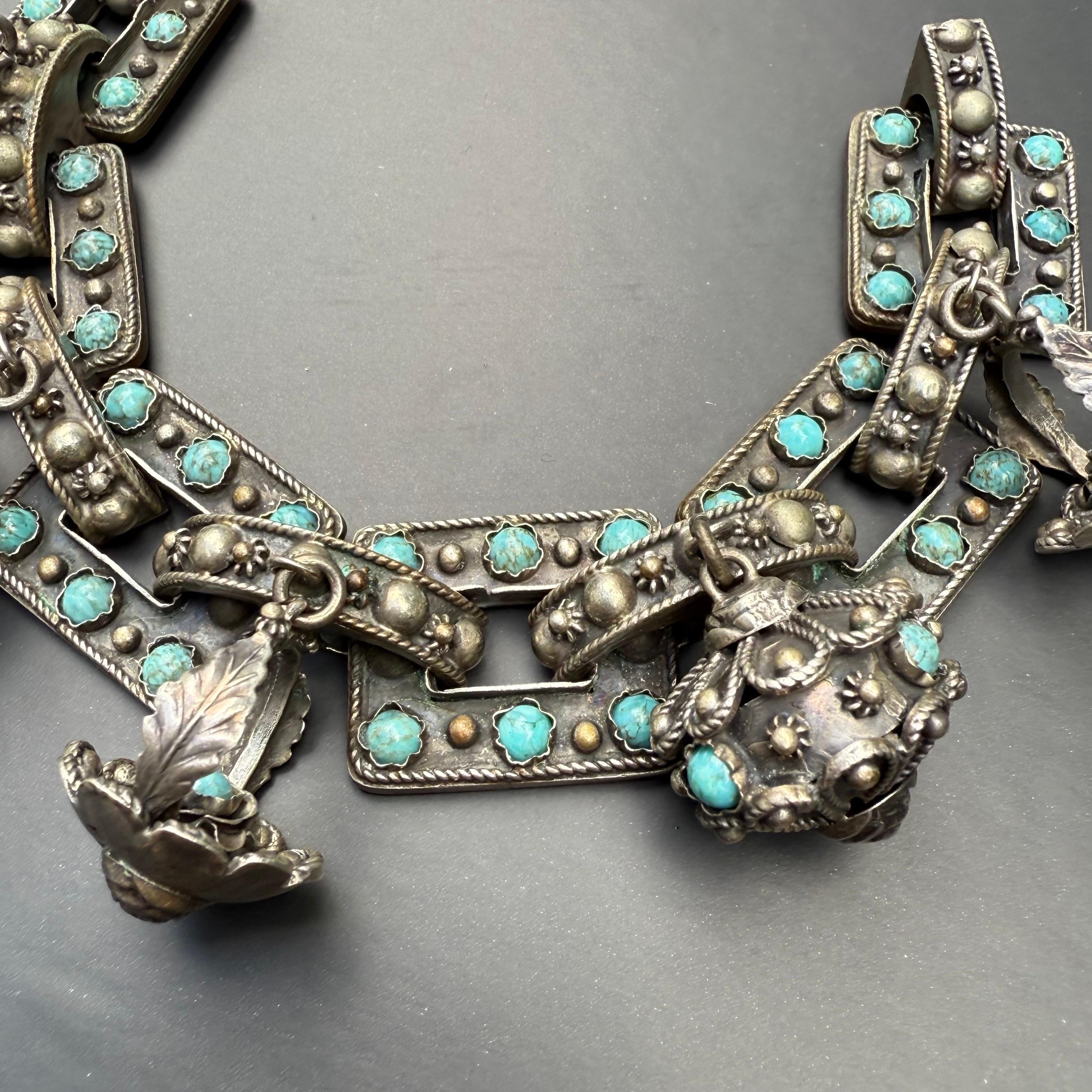 Néo-étrusque Charme  Bracelet néo- victorien du milieu du siècle dernier, Italie en vente