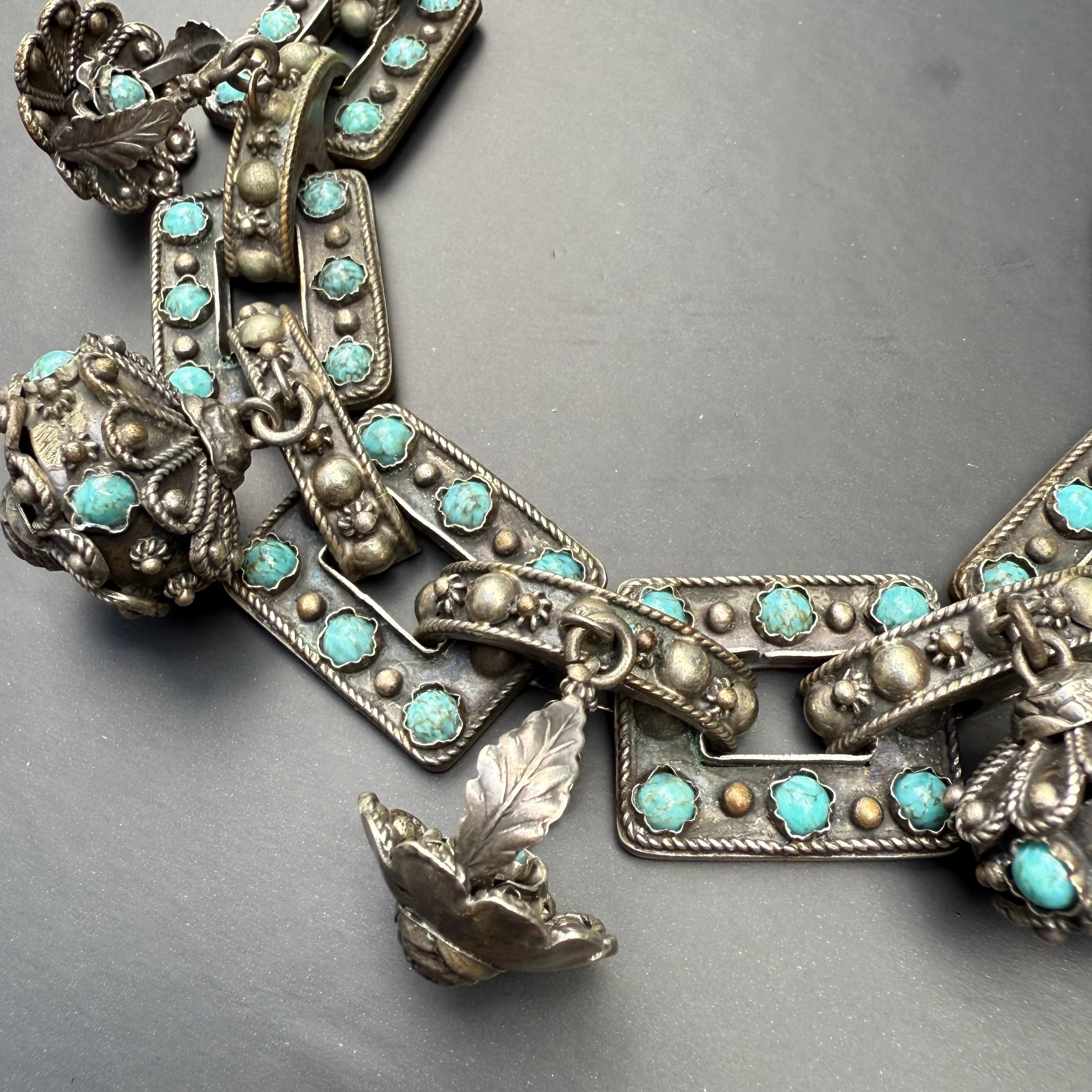 Charme  Bracelet néo- victorien du milieu du siècle dernier, Italie Bon état - En vente à Monroe Township, NJ