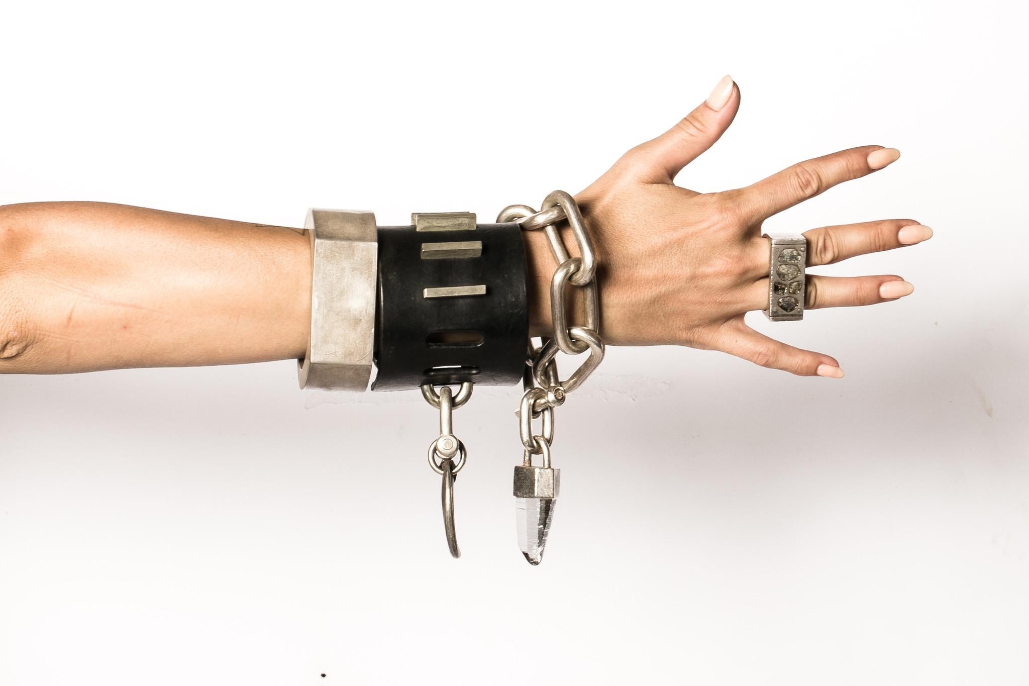 Charm Chain Bracelet (Medium Links, MA) For Sale 10