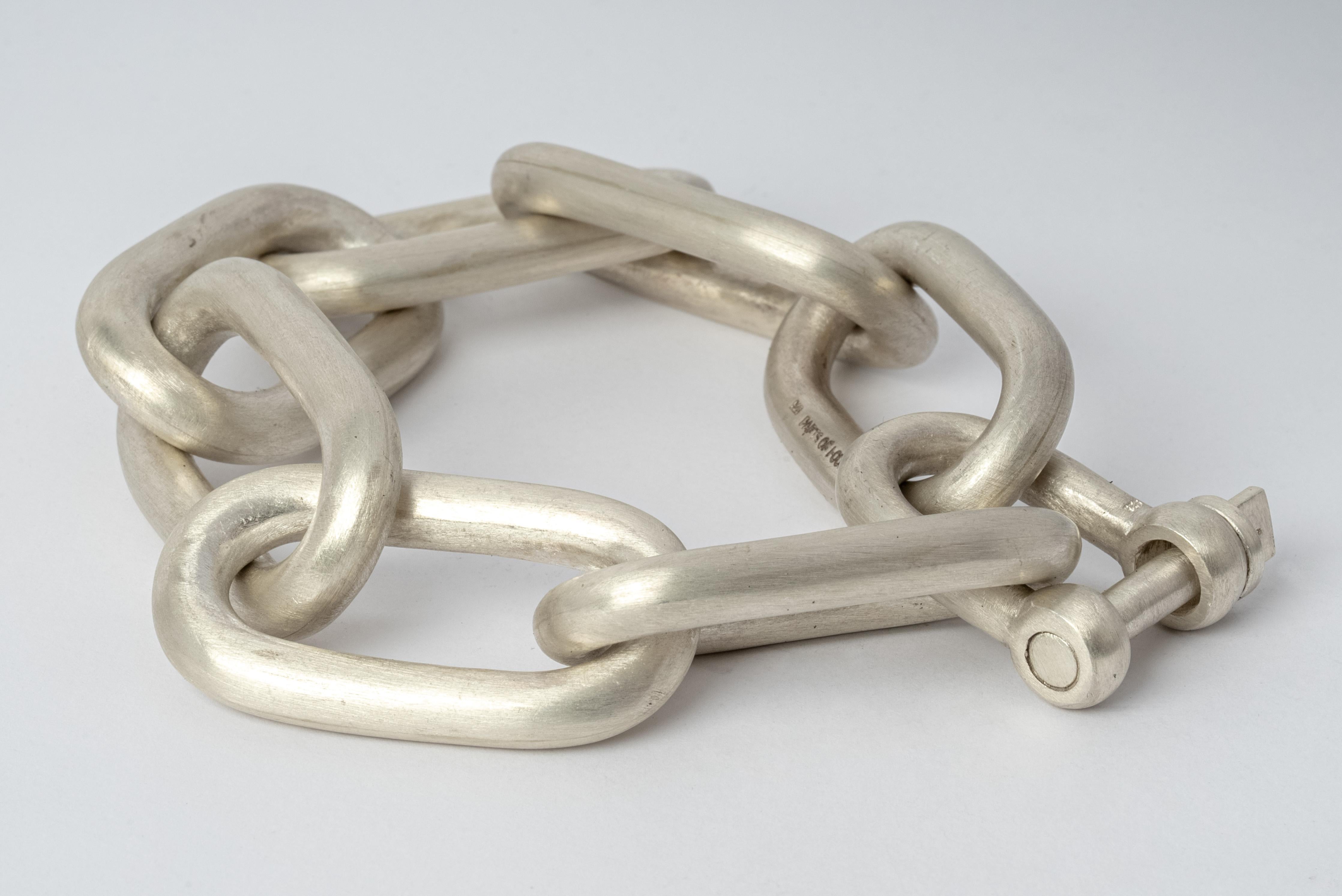 Bracelet in matte sterling silver. The Charm System is an interrelated group of products that can be mixed and matched or worn individually.
Dimensions:
Chain link size (L × H): 50 mm × 25 mm
U-bolt (H × W): 35 mm × 23 mm