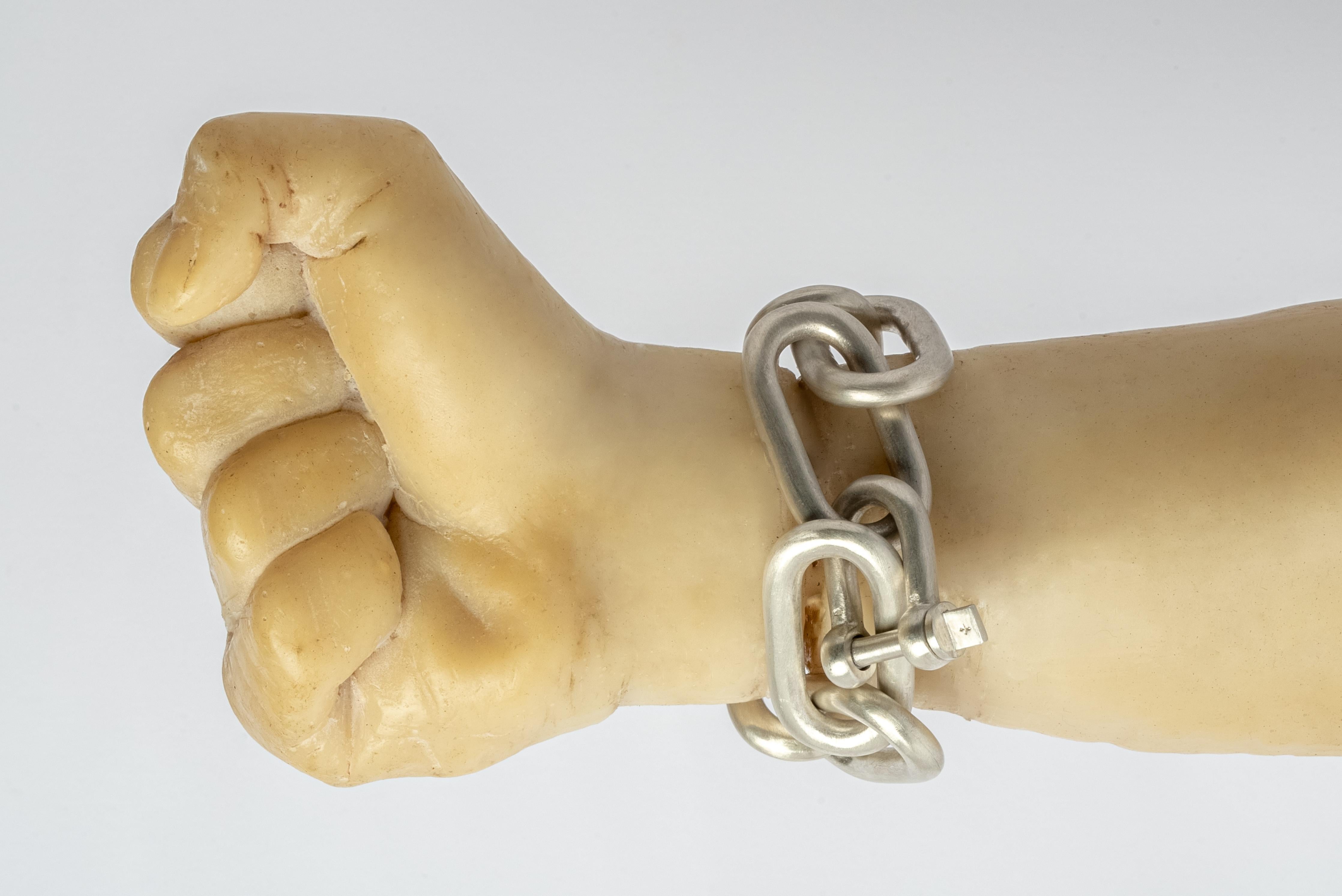 Charm Chain Bracelet (Medium Links, MA) For Sale 3