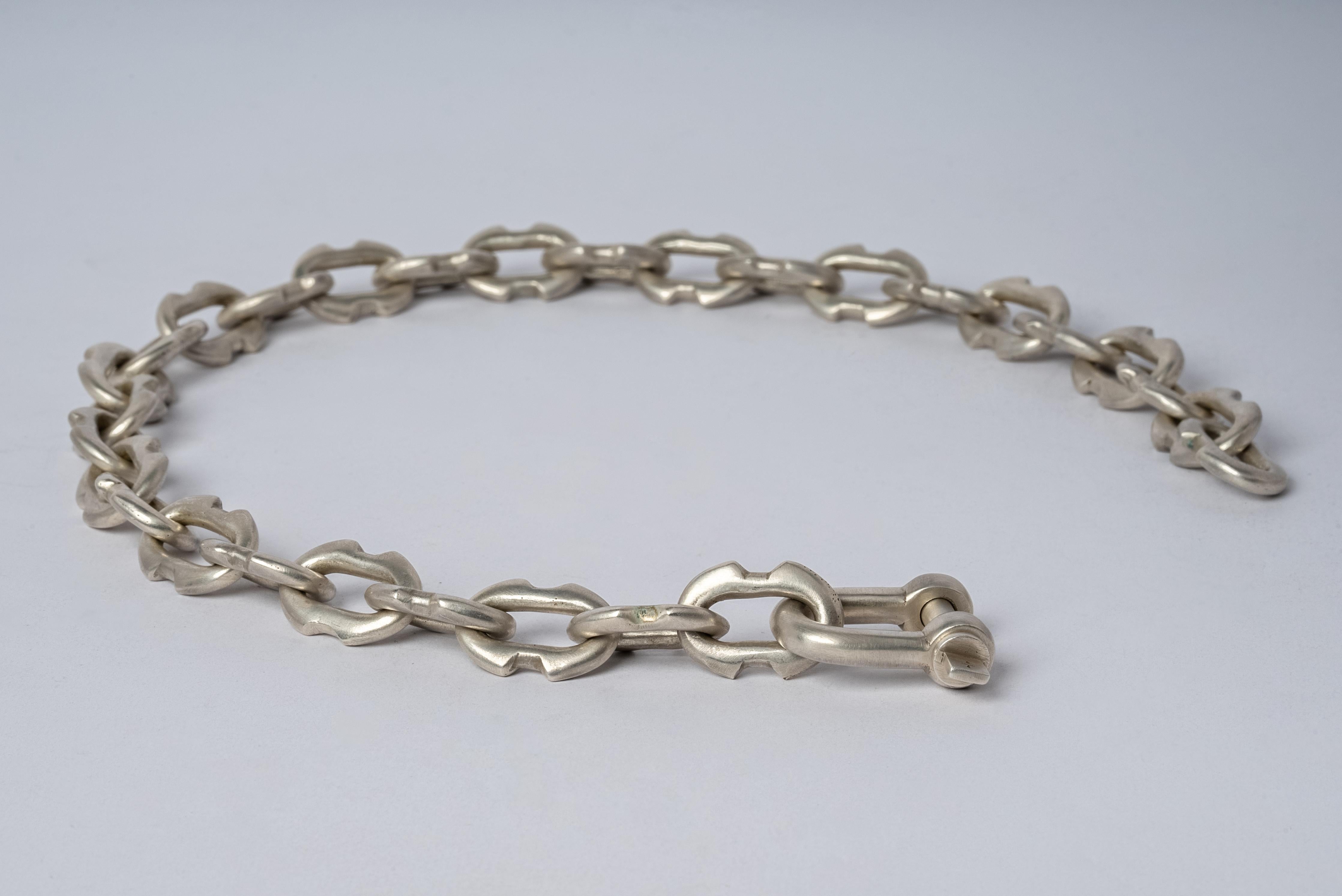 Charm Chain Choker (40cm, Extra Small Deco Links, AS) In New Condition For Sale In PARIS, FR