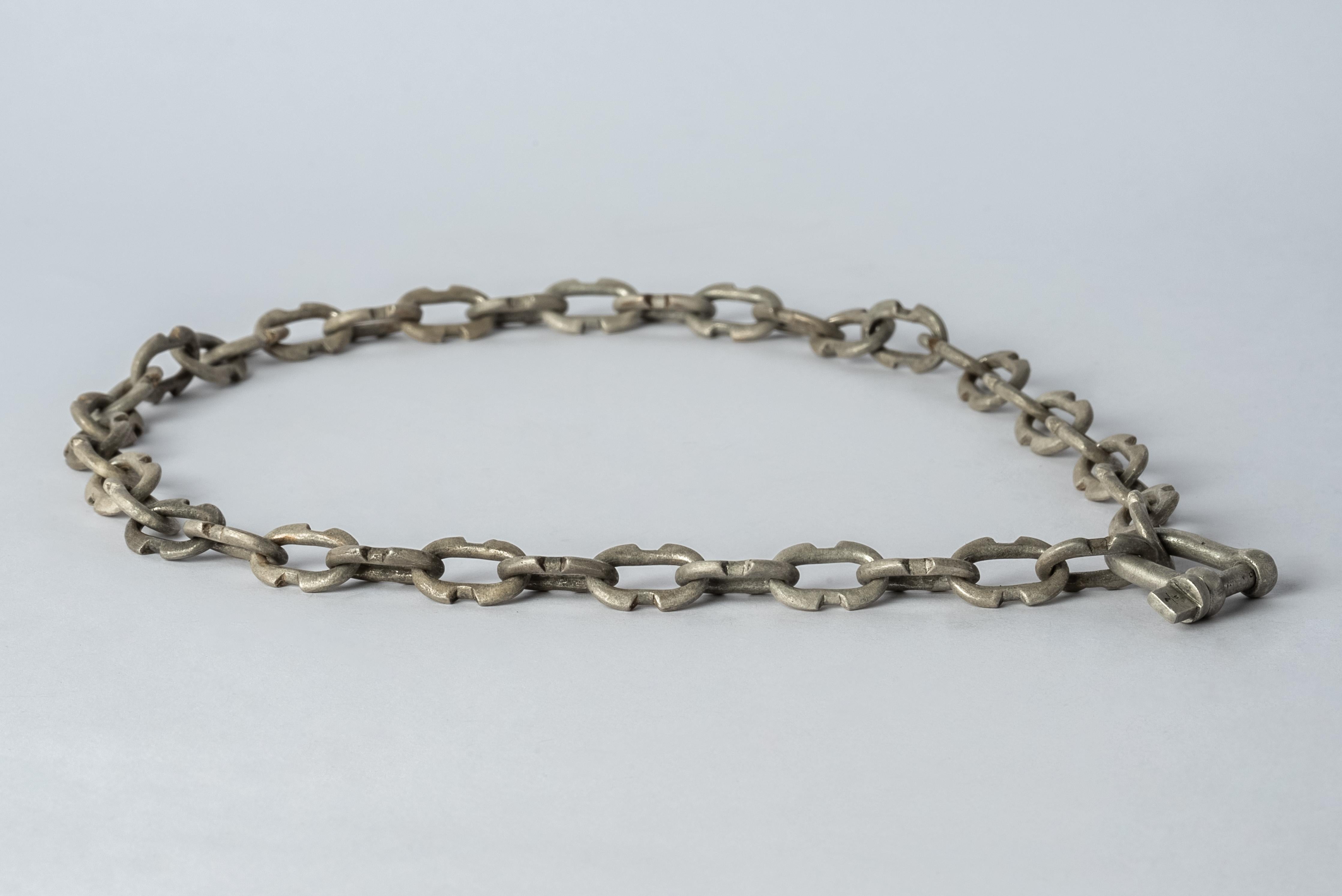 Chain necklace in sterling silver.
The Charm System is an interrelated group of products that can be mixed and matched or worn individually.
Chain link size (L × H): 14 mm × 9 mm
Chain length: 400 mm
U-bolt (H × W): 17 mm × 13 mm
