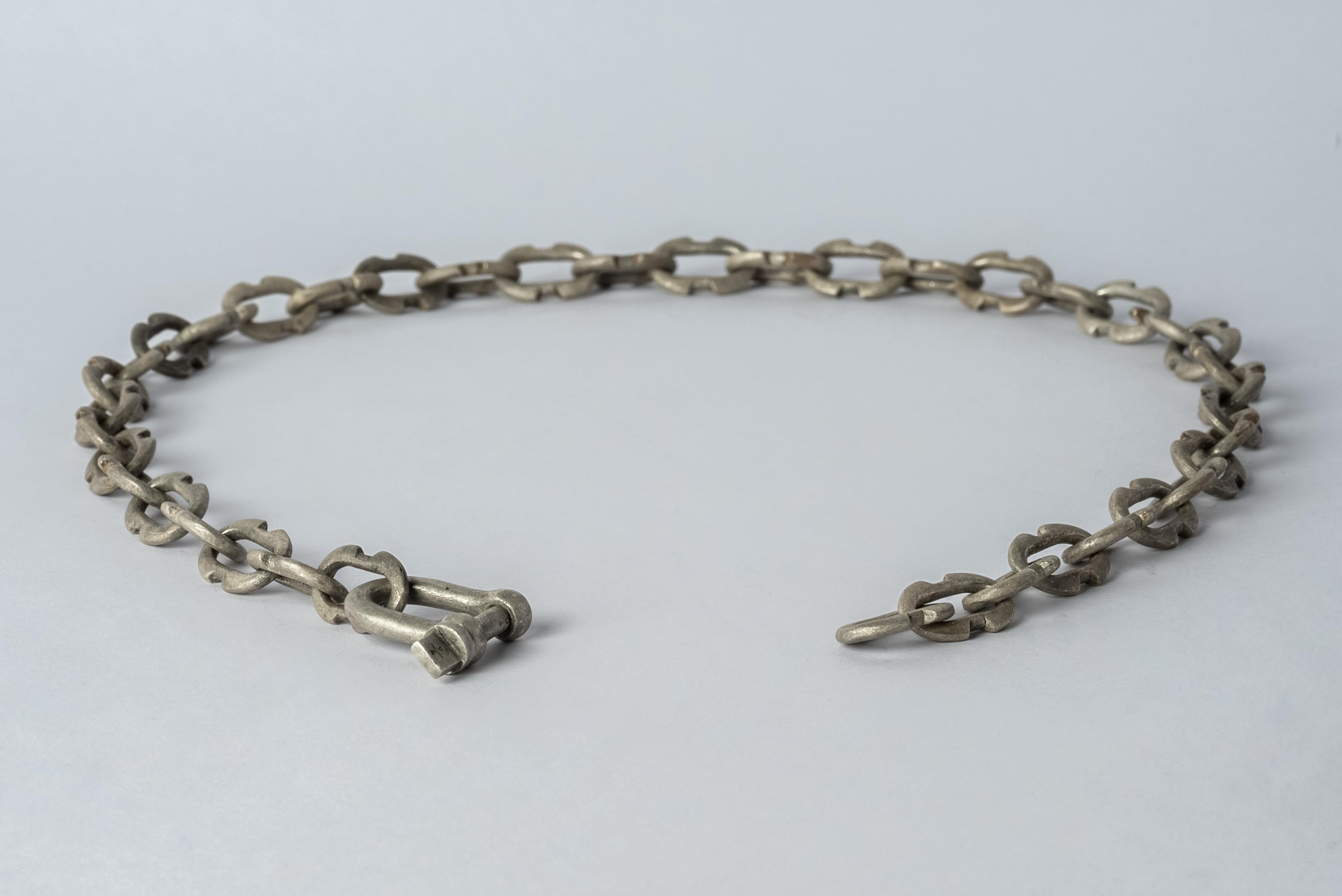 Charm Chain Choker (40cm, Tiny Deco Links, DA) In New Condition For Sale In PARIS, FR