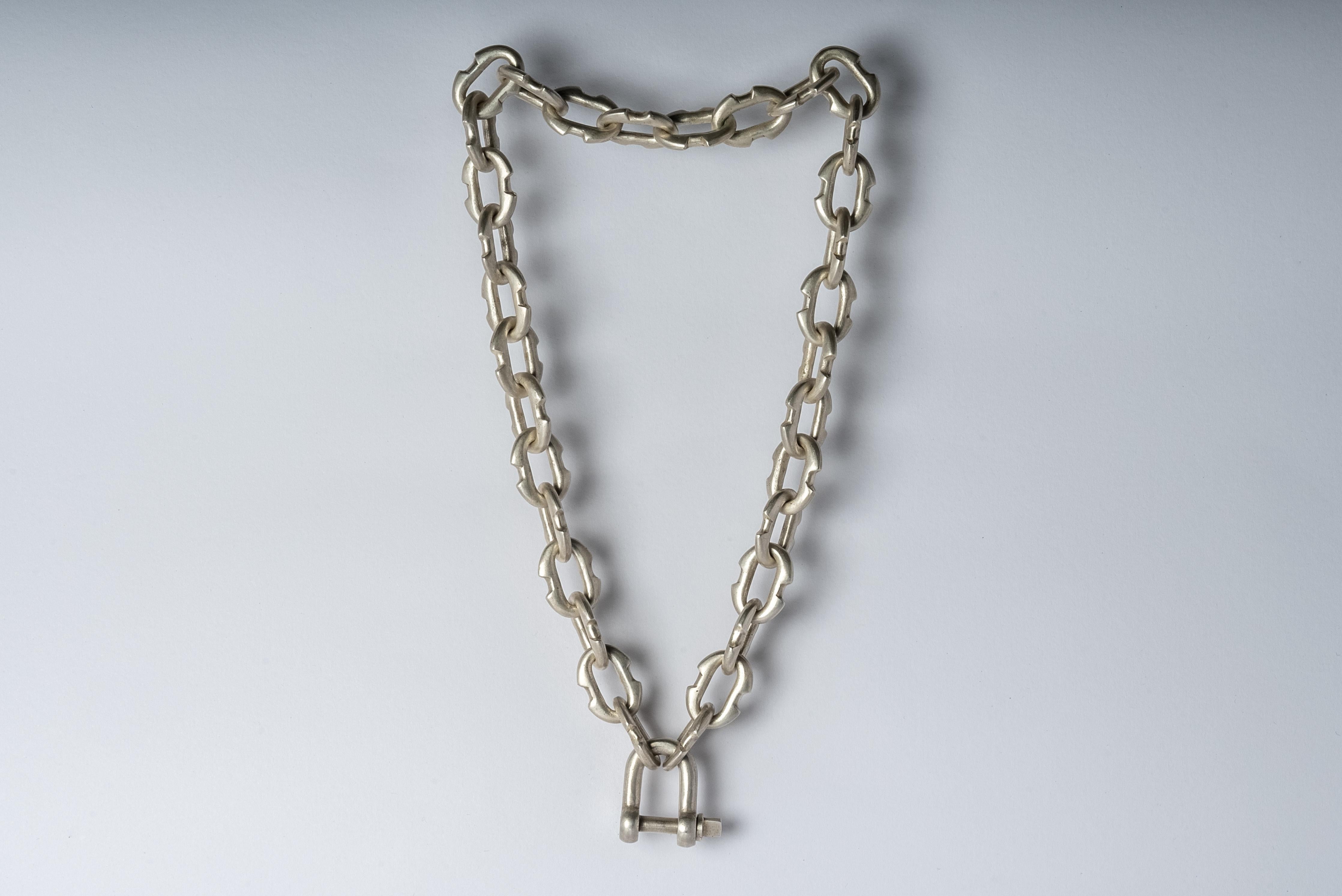 Charm Chain Choker (45cm, Extra Small Deco Links, AS) In New Condition For Sale In PARIS, FR