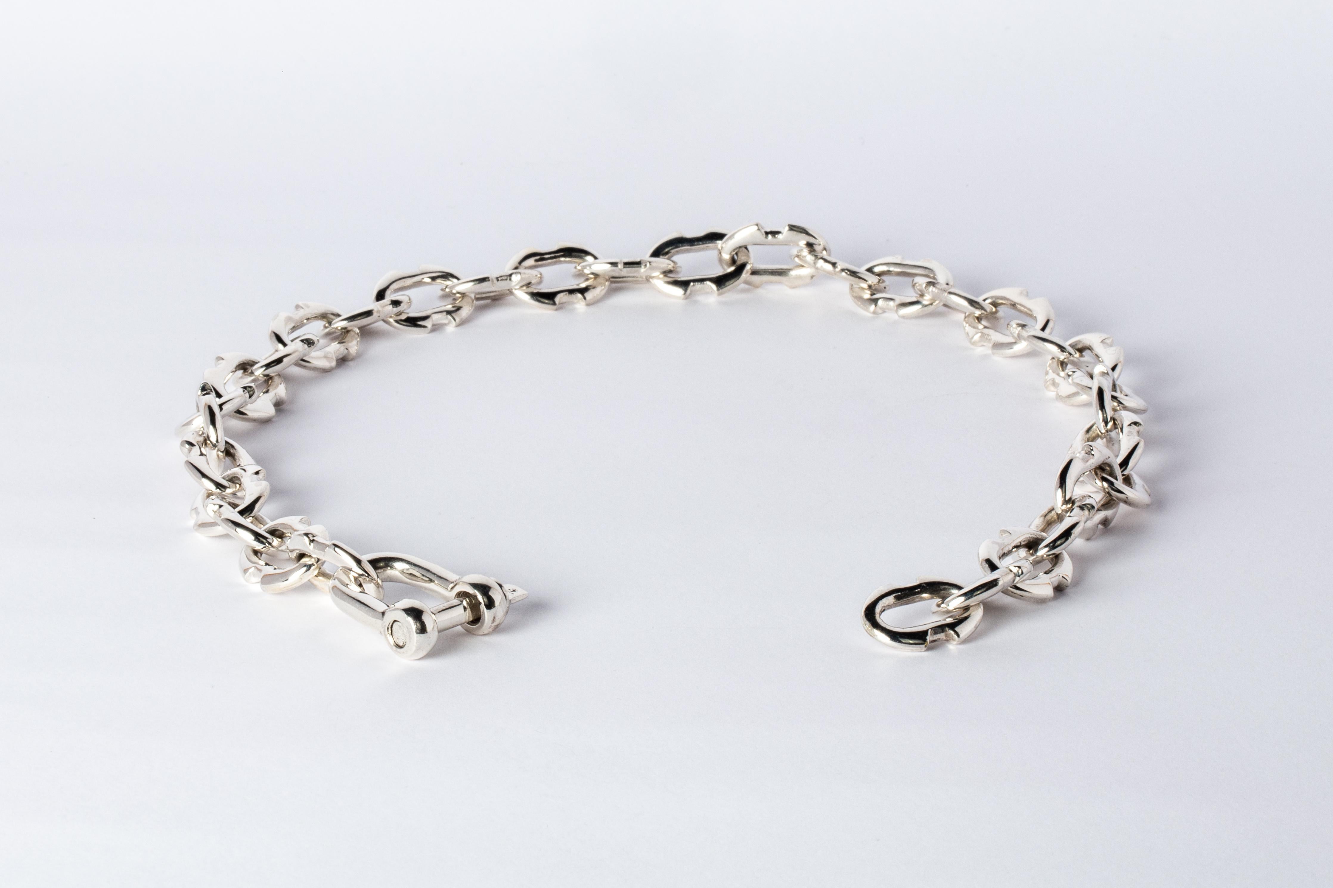 Charm chain necklace in polished sterling silver.
The Charm System is an interrelated group of products that can be mixed and matched or worn individually.
Chain link size (L × H): 25 mm × 17 mm
Chain length: 450 mm
U-bolt (H × W): 35 mm × 23 mm