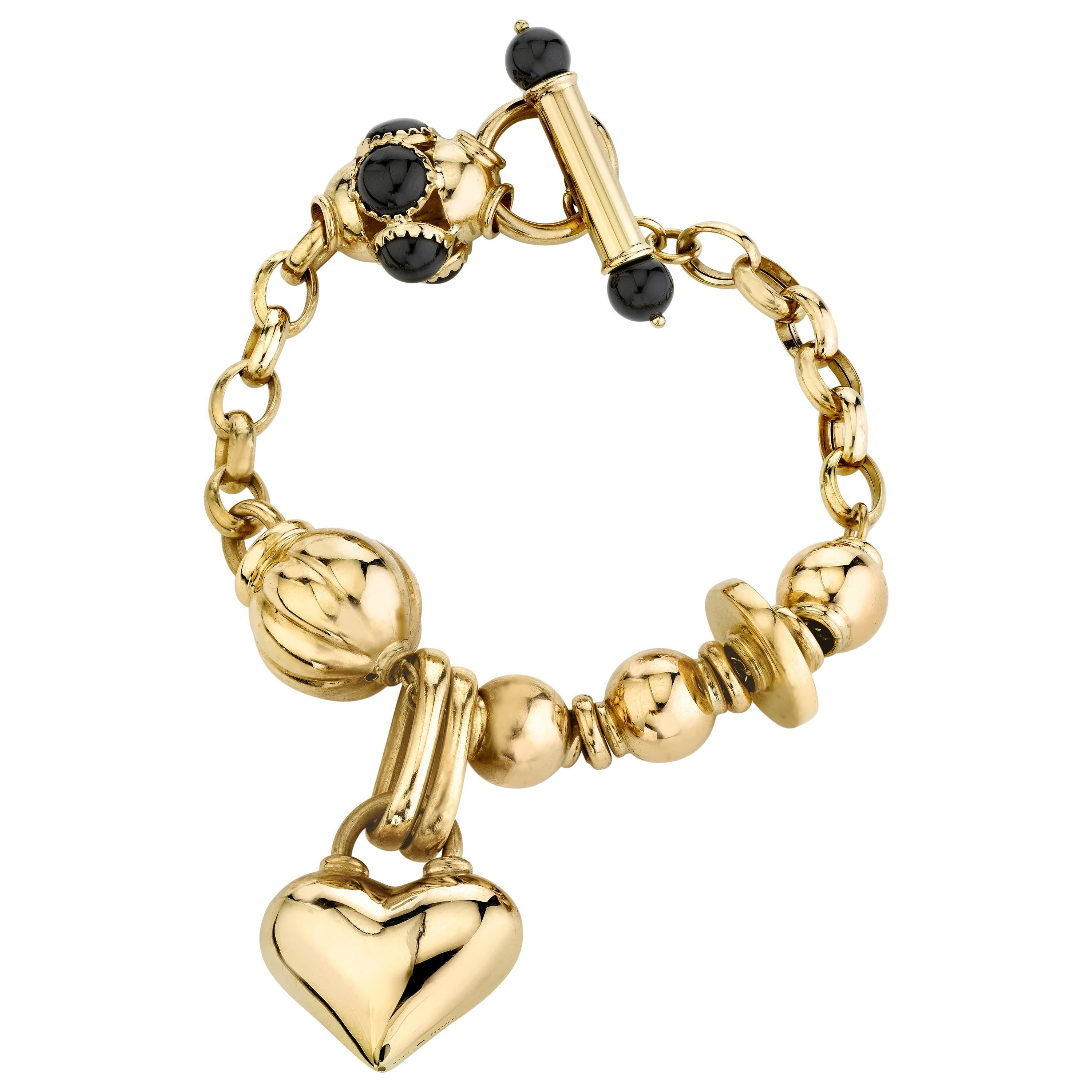 Charm Heart Bracelet with Onyx 18 Karat Yellow Gold