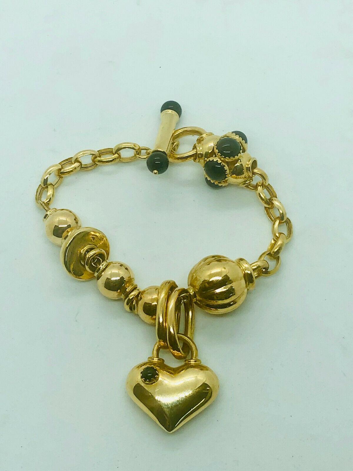 Round Cut Charm Heart Bracelet with Onyx 18 Karat Yellow Gold