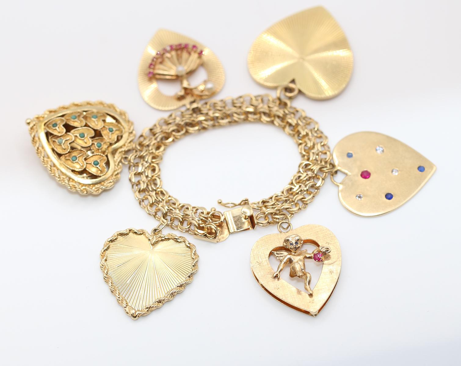 Charm Hearts Bracelet 14K Yellow Gold Tiffany POM, 1959. In Fair Condition In Herzelia, Tel Aviv