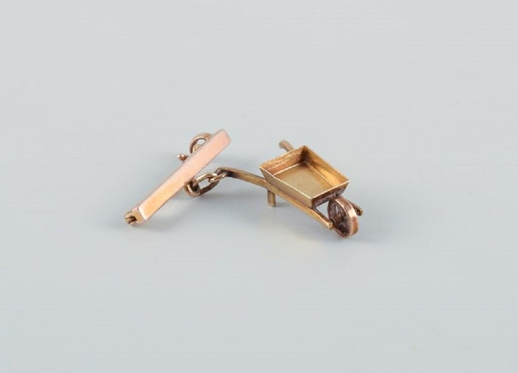 Women's Charm in the Form of a Wheelbarrow, Unknown Jeweler For Sale