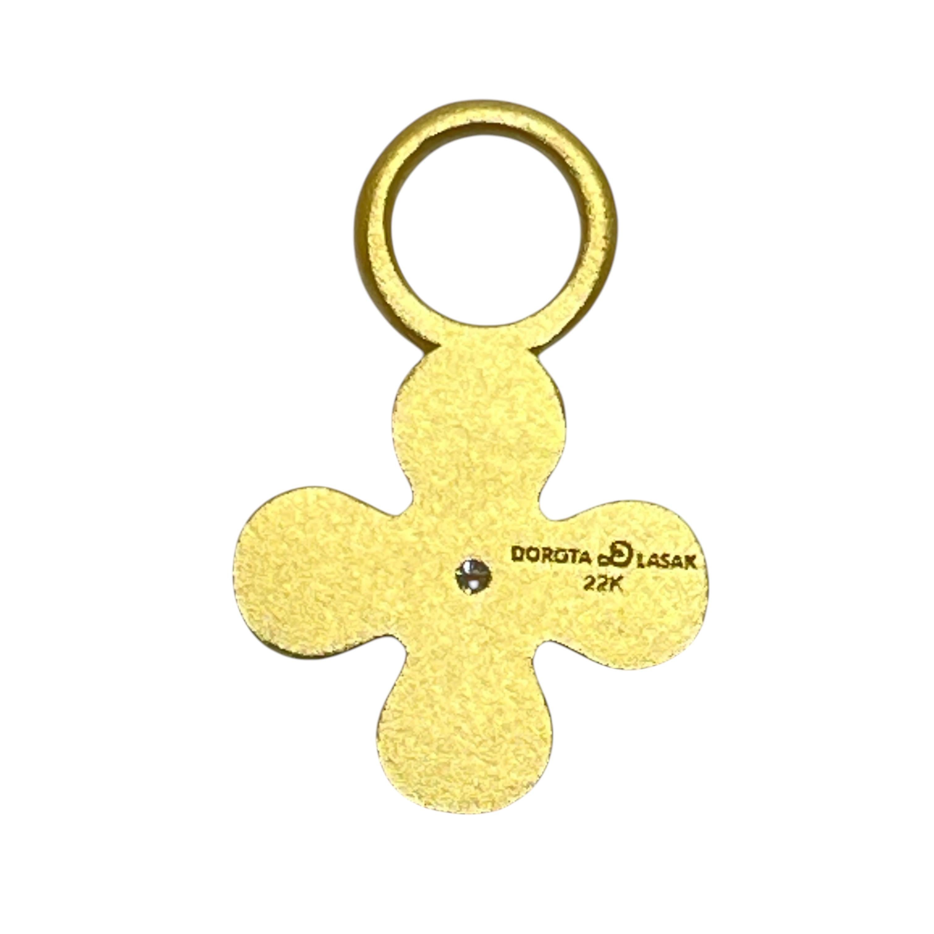Charme a forma di cuore con fiore in oro 22k

DETTAGLI

- Oro giallo 22k 

- Diamante

- Dorota LASAK 22k

- solo charme

- 14.5mm