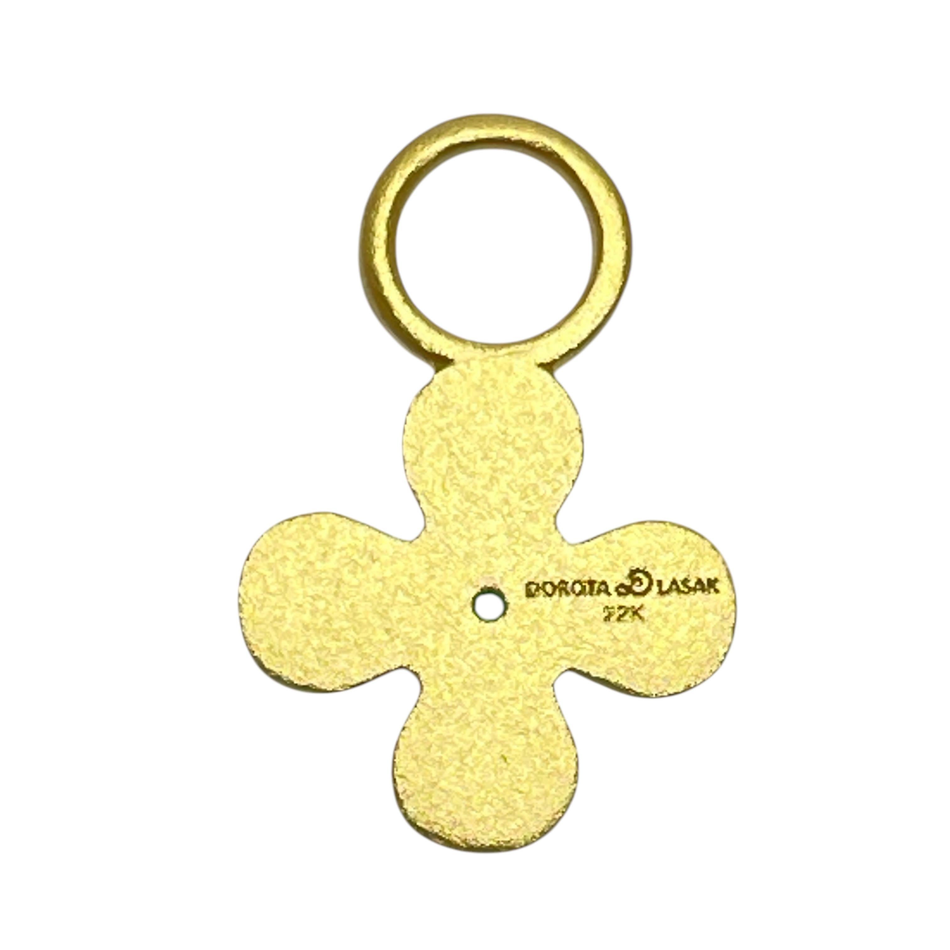 Charme a forma di cuore con fiore in oro 22k

DETTAGLI

- Oro giallo 22k 

- smeraldo

- Dorota LASAK 22k

- solo charme

- 14.5mm