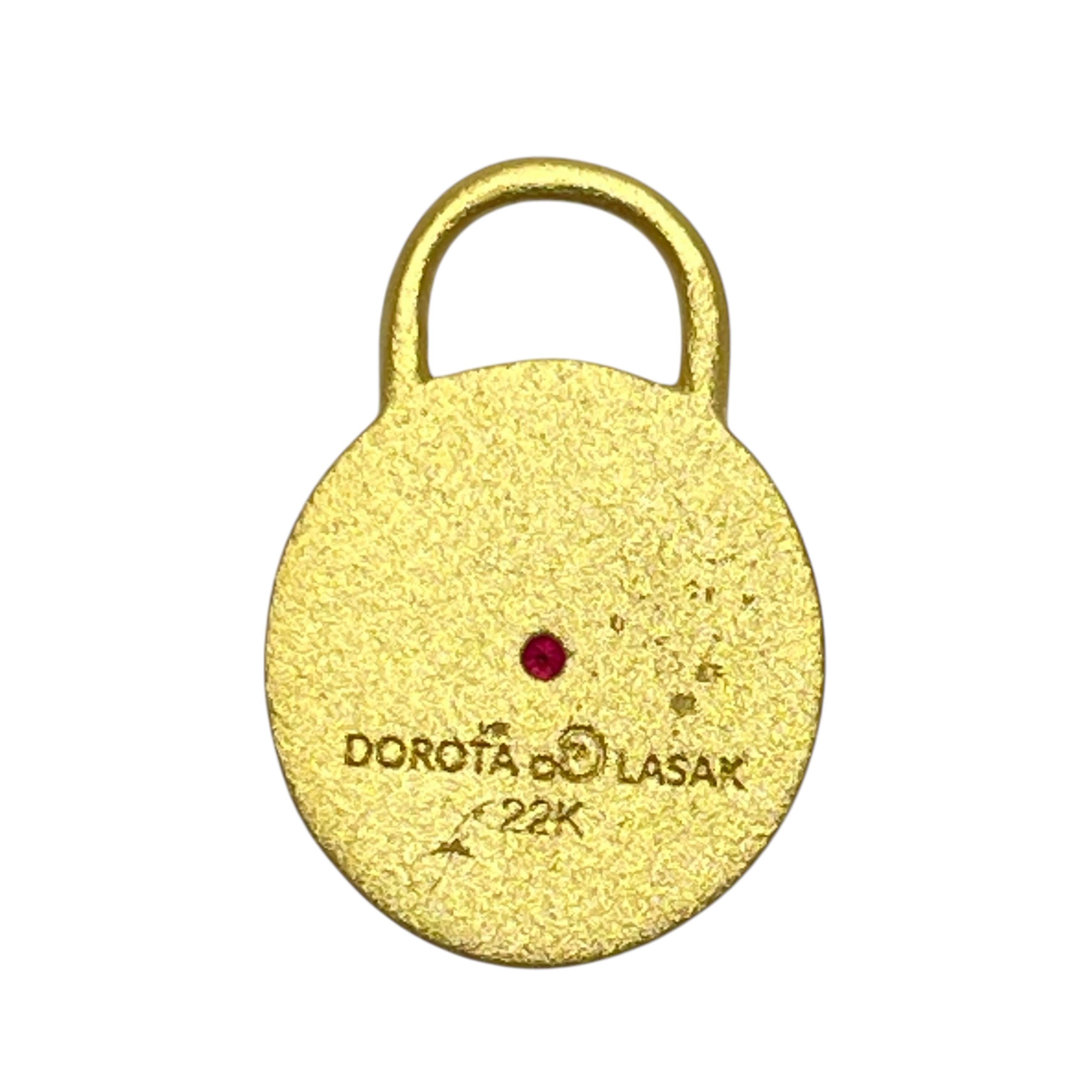 22k gold ruby round charm

DETAILS

• 22k yellow gold 

• ruby

• stamped DOROTA LASAK 22k

• charm only

• 13.5mm