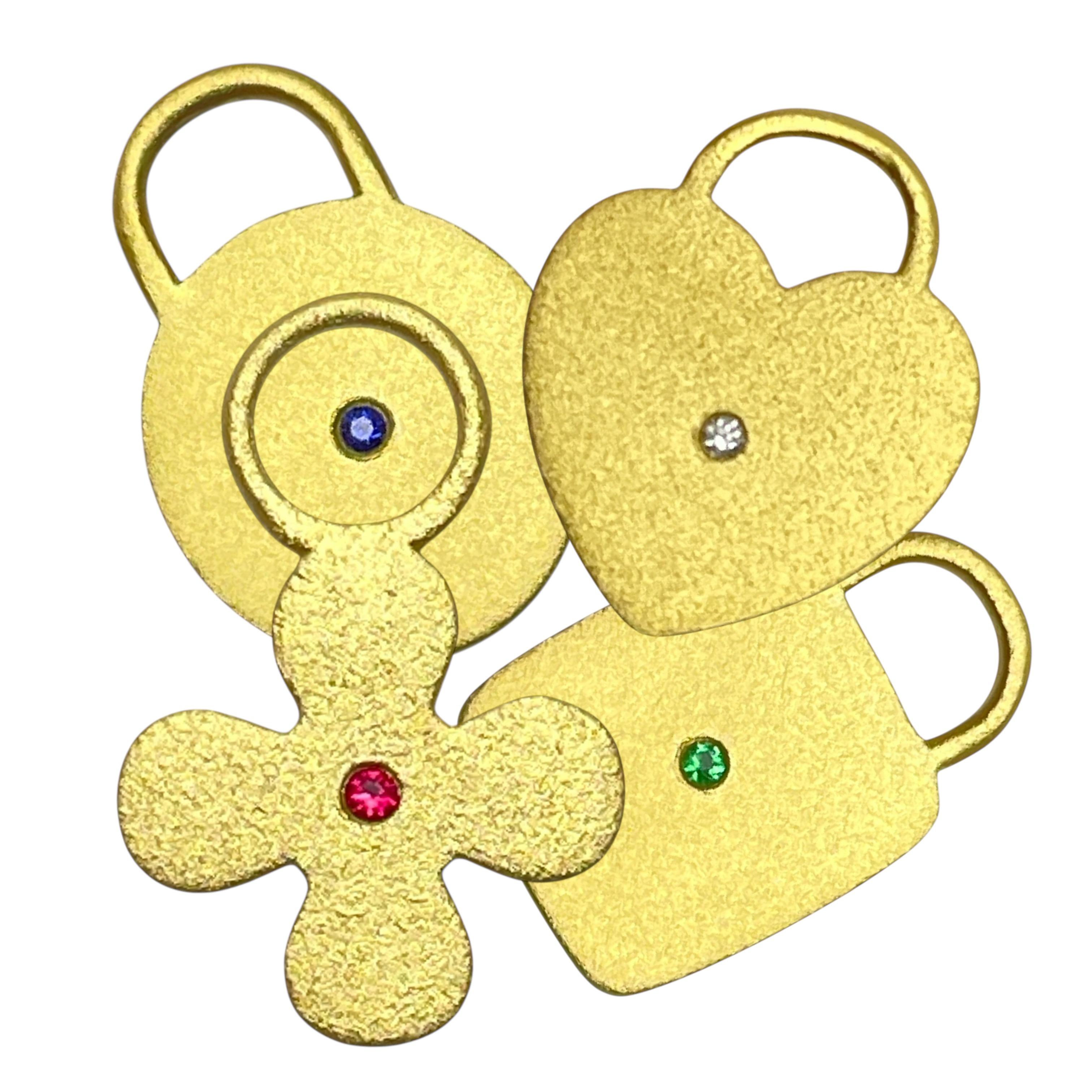 Taglio rotondo Ciondolo con zaffiro in oro 22k CHARM ME UP di DOROTA LASAK in vendita