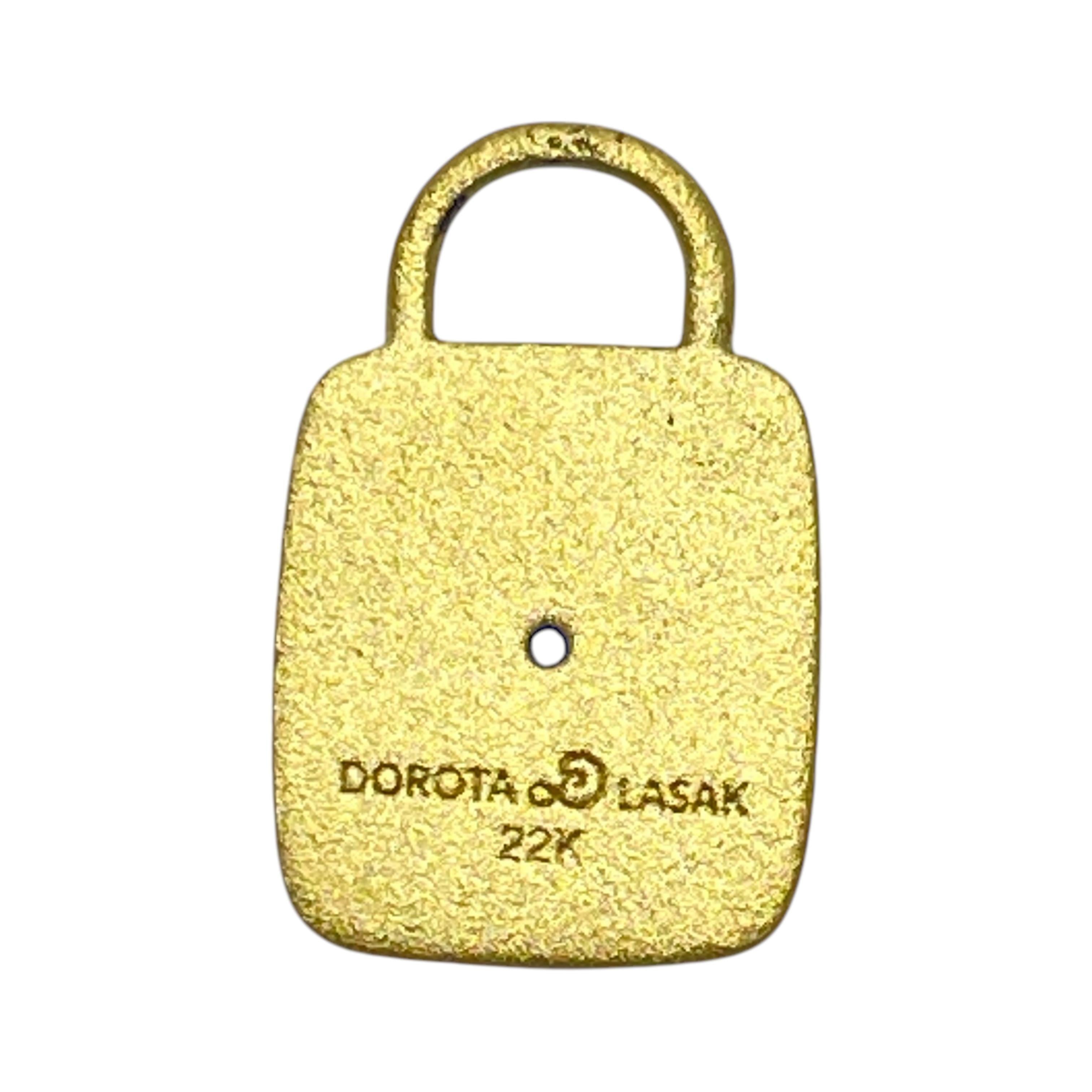 Ciondolo con zaffiro in oro 22k CHARM ME UP di DOROTA LASAK In condizioni Nuovo in vendita a Palos Hills, IL