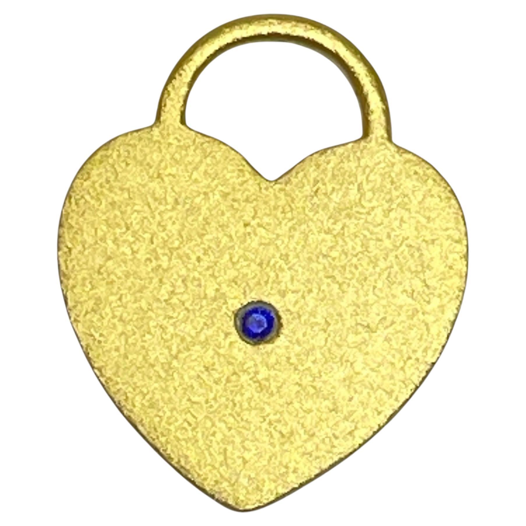 CHARM ME UP Colgante de corazón de zafiro de oro de 22 quilates de DOROTA LASAK