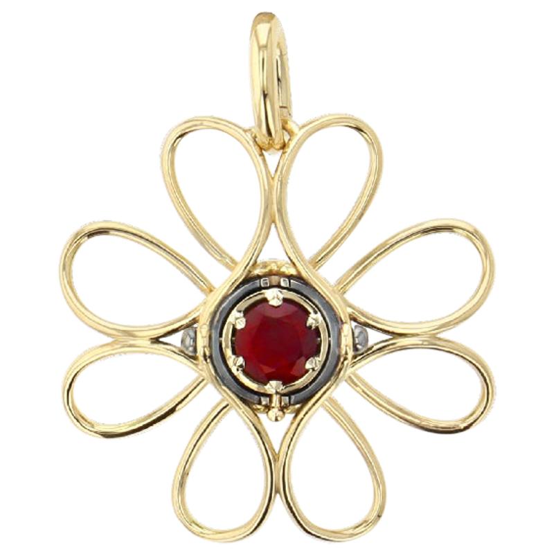 Garnet Trèfle Mira Charm in 18k yellow gold by Elie Top