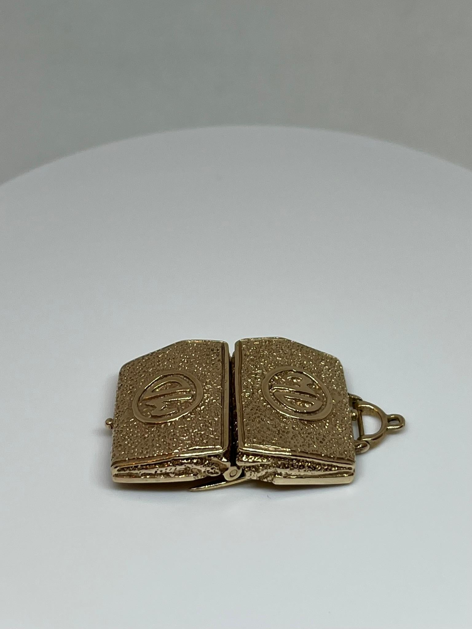 Femenino o masculino Amuleto de oro de 14 kt para maletín de médico. en venta