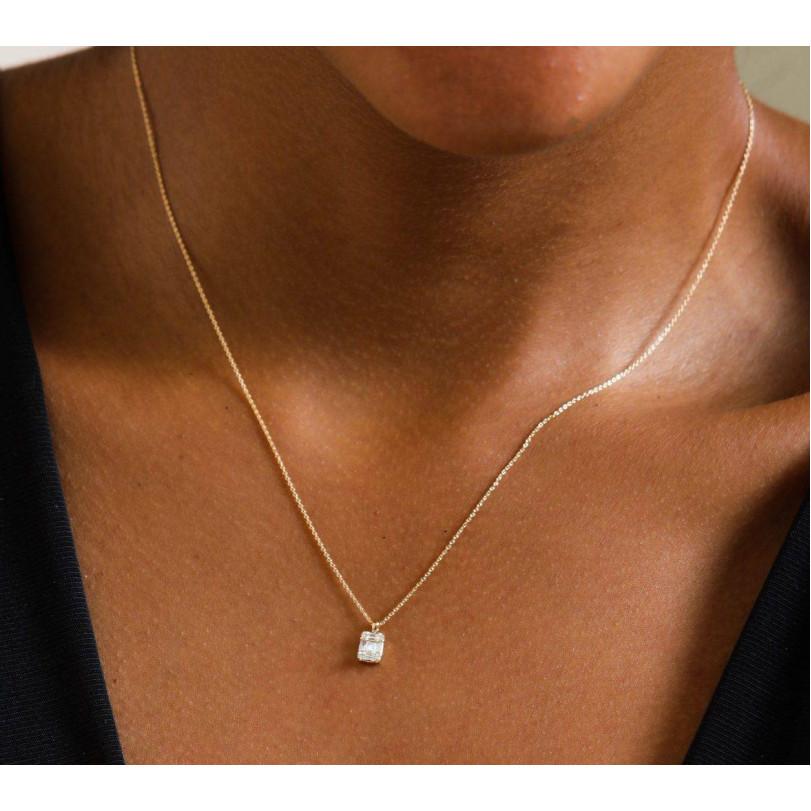 Women's 0.15ct Dainty Baguette Diamond Cluster Necklace For Sale