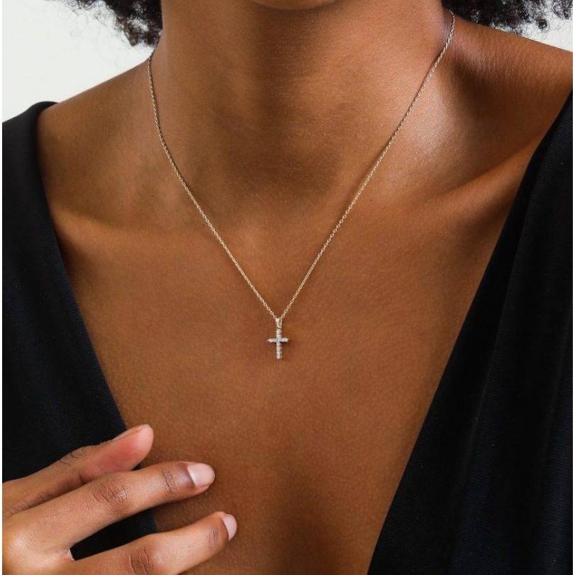 0.15ct Diamond Cross Necklace In New Condition For Sale In Fatih, 34